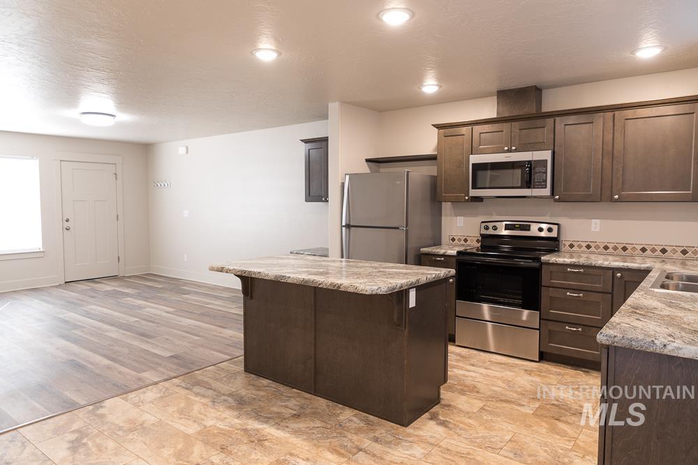 789 NW 3rd #2, Ontario, Oregon 97914, 2 Bedrooms, 1 Bathroom, Rental For Rent, Price $1,650, 98924485