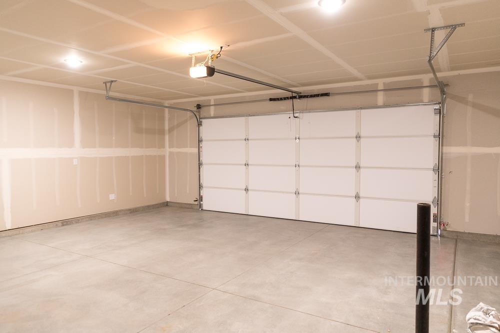 789 NW 3rd #2, Ontario, Oregon 97914, 2 Bedrooms, 1 Bathroom, Rental For Rent, Price $1,650, 98924485