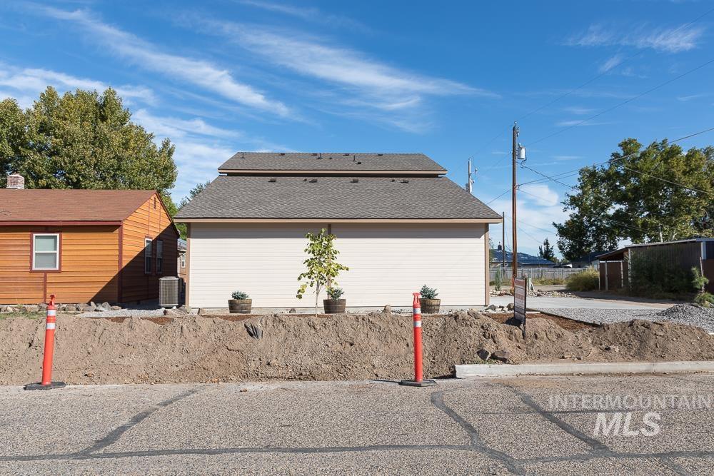 789 NW 3rd #2, Ontario, Oregon 97914, 2 Bedrooms, 1 Bathroom, Rental For Rent, Price $1,650, 98924485