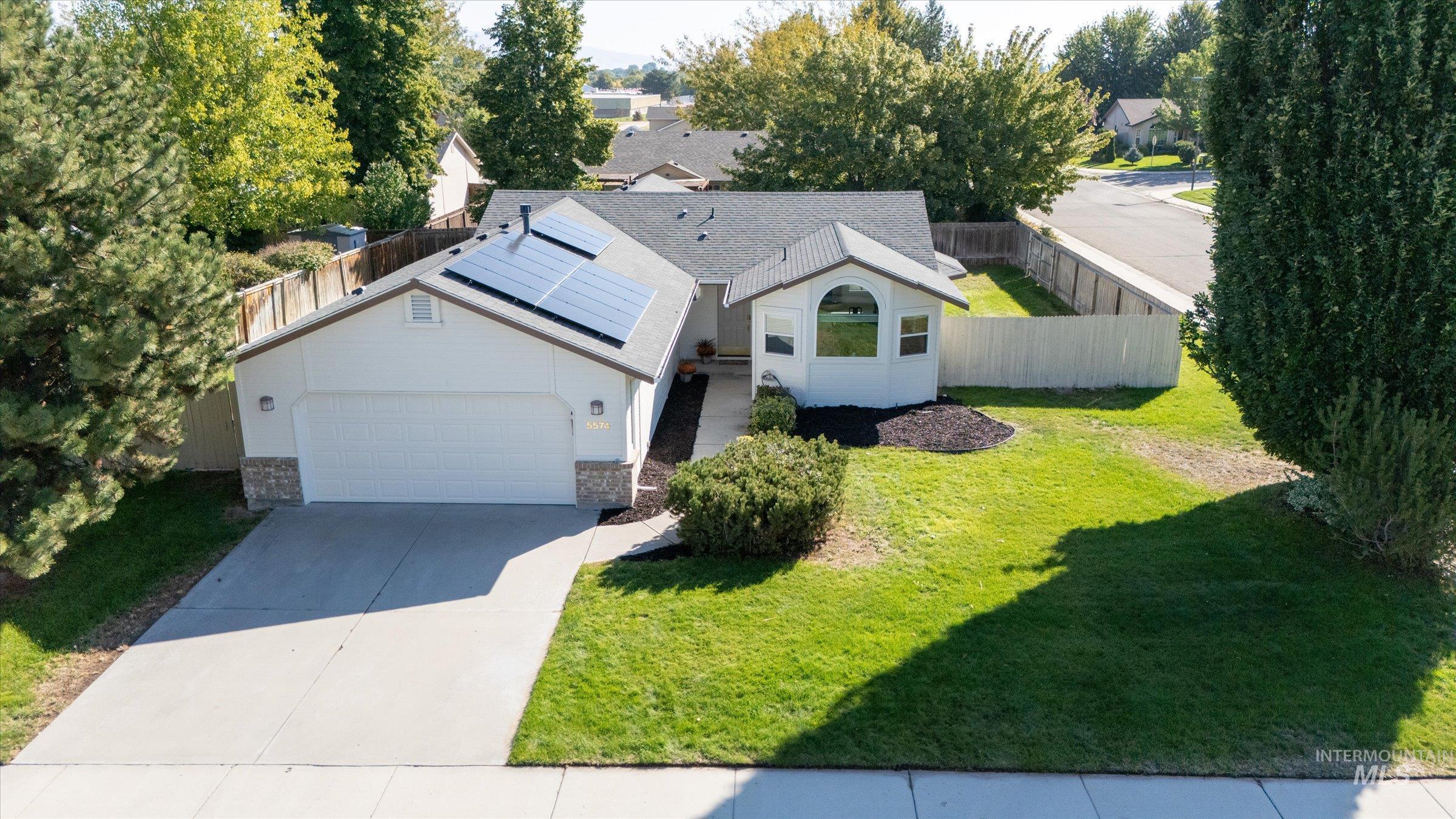 5574 S Santa Cruz Way, Boise, Idaho 83709, 3 Bedrooms, 2 Bathrooms, Residential For Sale, Price $425,000,MLS 98924494