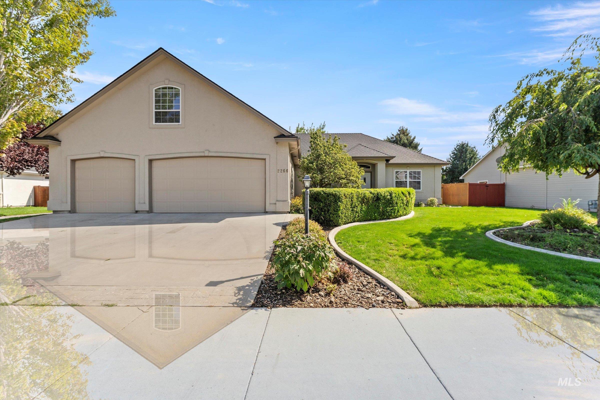 2266 N N Hickory Way, Meridian, Idaho 83646, 3 Bedrooms, 3.5 Bathrooms, Residential For Sale, Price $625,000,MLS 98924581