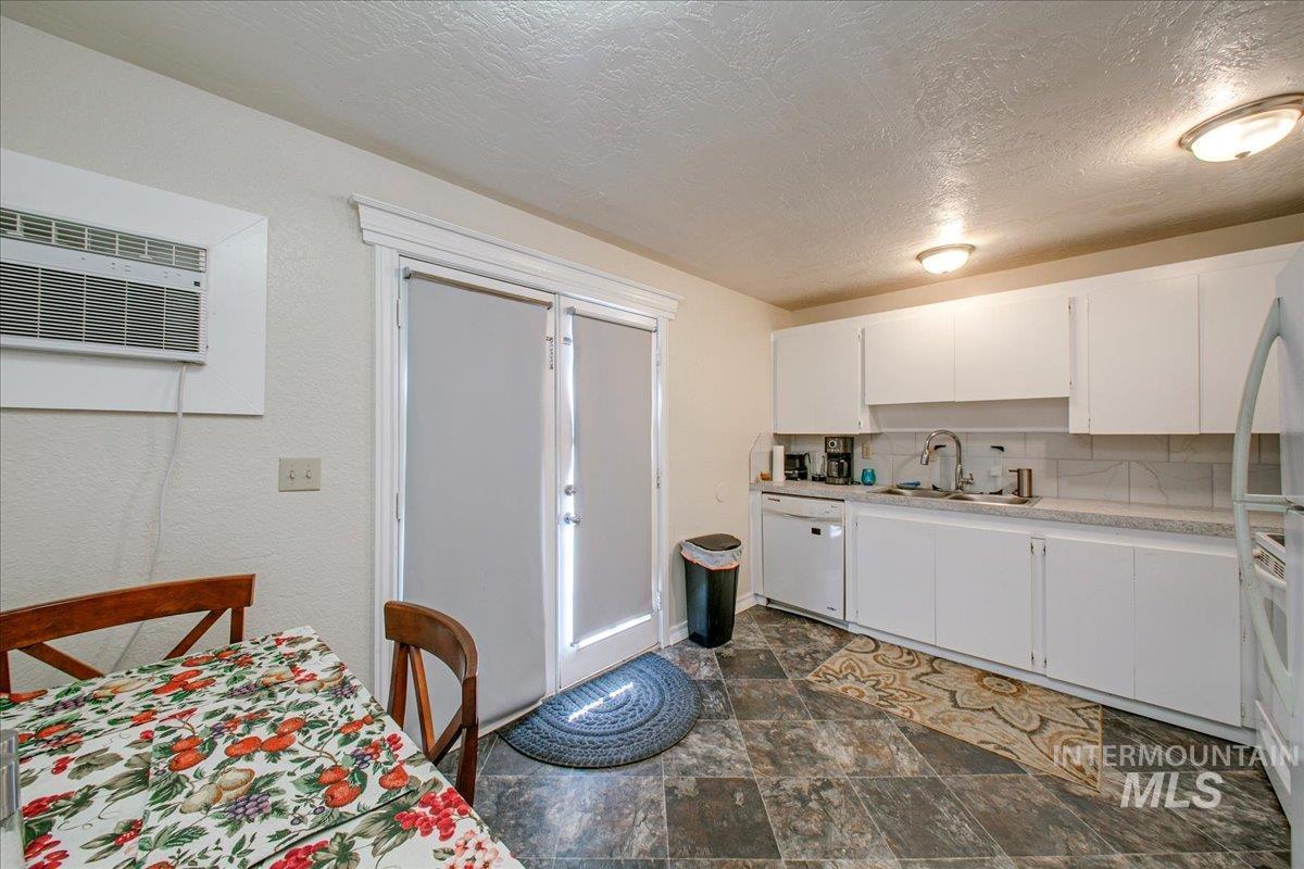 2011 Willow St, Caldwell, Idaho 83605, 2 Bedrooms, 1 Bathroom, Residential Income For Sale, Price $529,900, 98924611