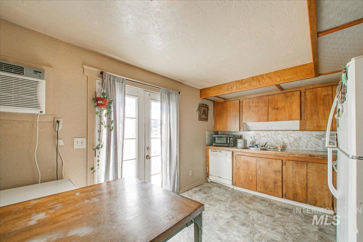 2011 Willow St, Caldwell, Idaho 83605, 2 Bedrooms, 1 Bathroom, Residential Income For Sale, Price $529,900, 98924611