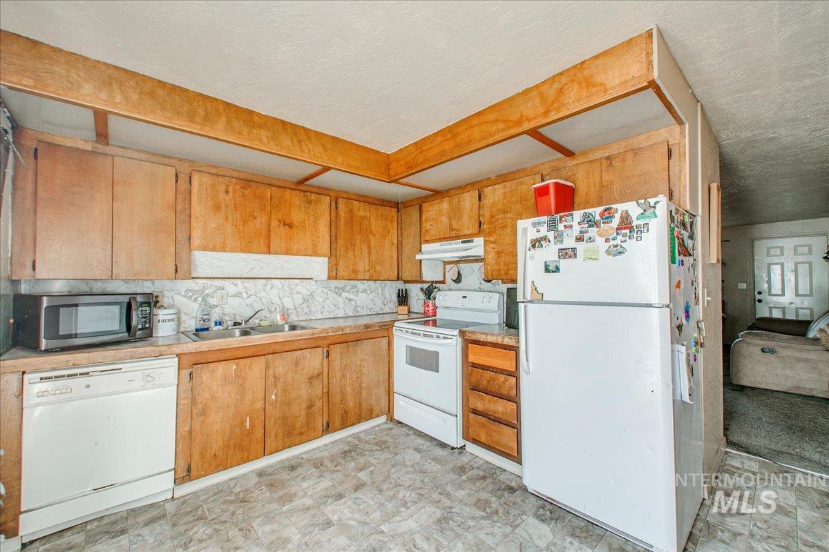 2011 Willow St, Caldwell, Idaho 83605, 2 Bedrooms, 1 Bathroom, Residential Income For Sale, Price $529,900, 98924611