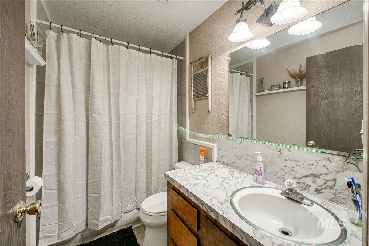 2011 Willow St, Caldwell, Idaho 83605, 2 Bedrooms, 1 Bathroom, Residential Income For Sale, Price $529,900, 98924611