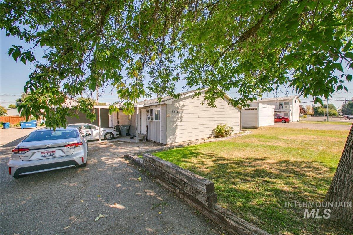 2011 Willow St, Caldwell, Idaho 83605, 2 Bedrooms, 1 Bathroom, Residential Income For Sale, Price $529,900, 98924611