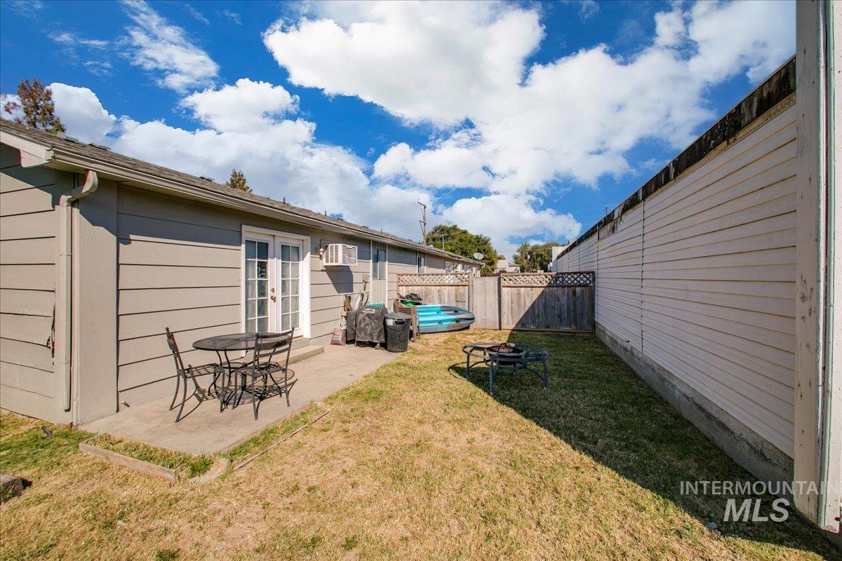 2011 Willow St, Caldwell, Idaho 83605, 2 Bedrooms, 1 Bathroom, Residential Income For Sale, Price $529,900, 98924611