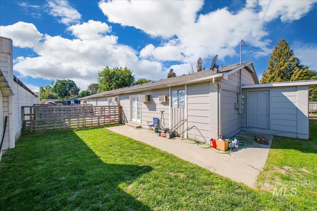 2011 Willow St, Caldwell, Idaho 83605, 2 Bedrooms, 1 Bathroom, Residential Income For Sale, Price $529,900, 98924611