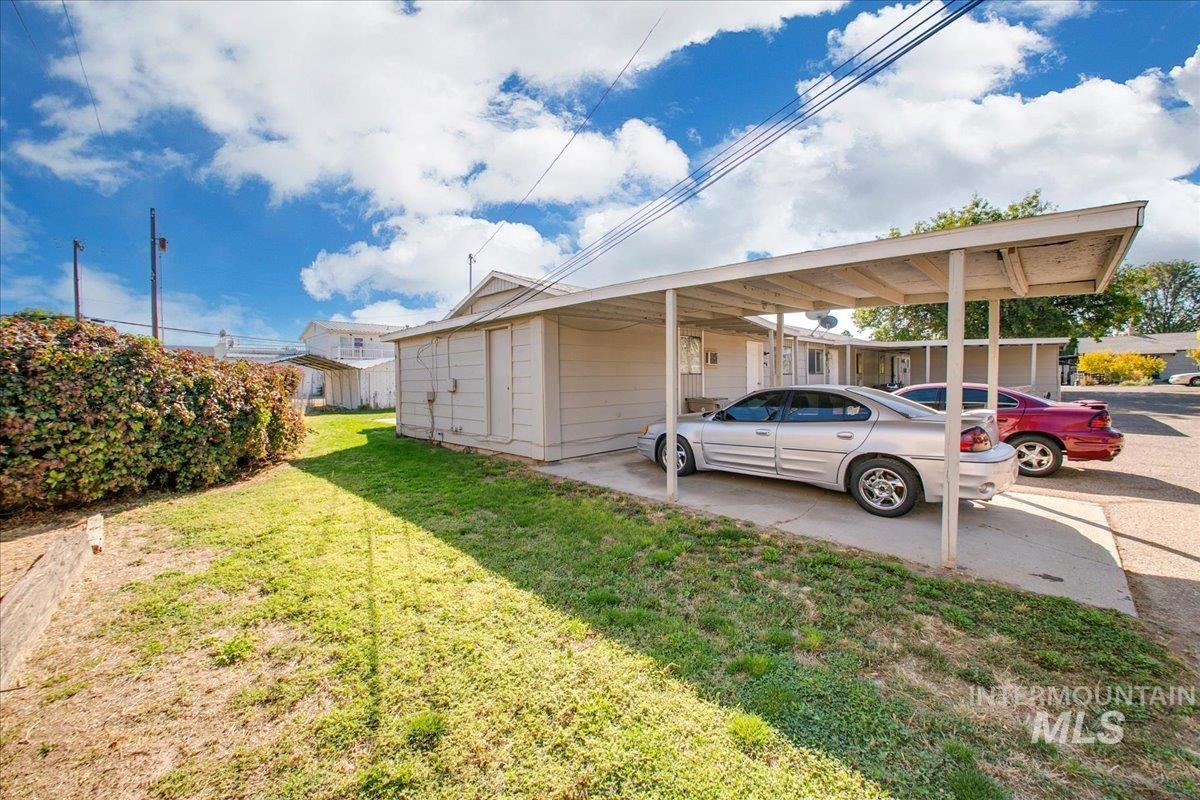 2011 Willow St, Caldwell, Idaho 83605, 2 Bedrooms, 1 Bathroom, Residential Income For Sale, Price $529,900, 98924611