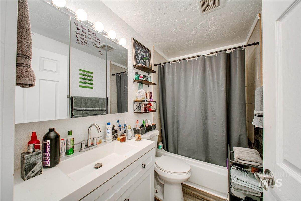 2011 Willow St, Caldwell, Idaho 83605, 2 Bedrooms, 1 Bathroom, Residential Income For Sale, Price $529,900, 98924611
