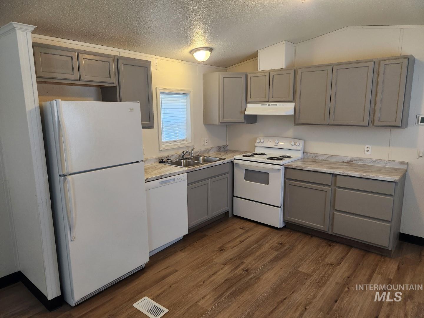 711 4th Ave N, Nampa, Idaho 83687, 2 Bedrooms, 2 Bathrooms, Residential For Sale, Price $78,900, 98924639