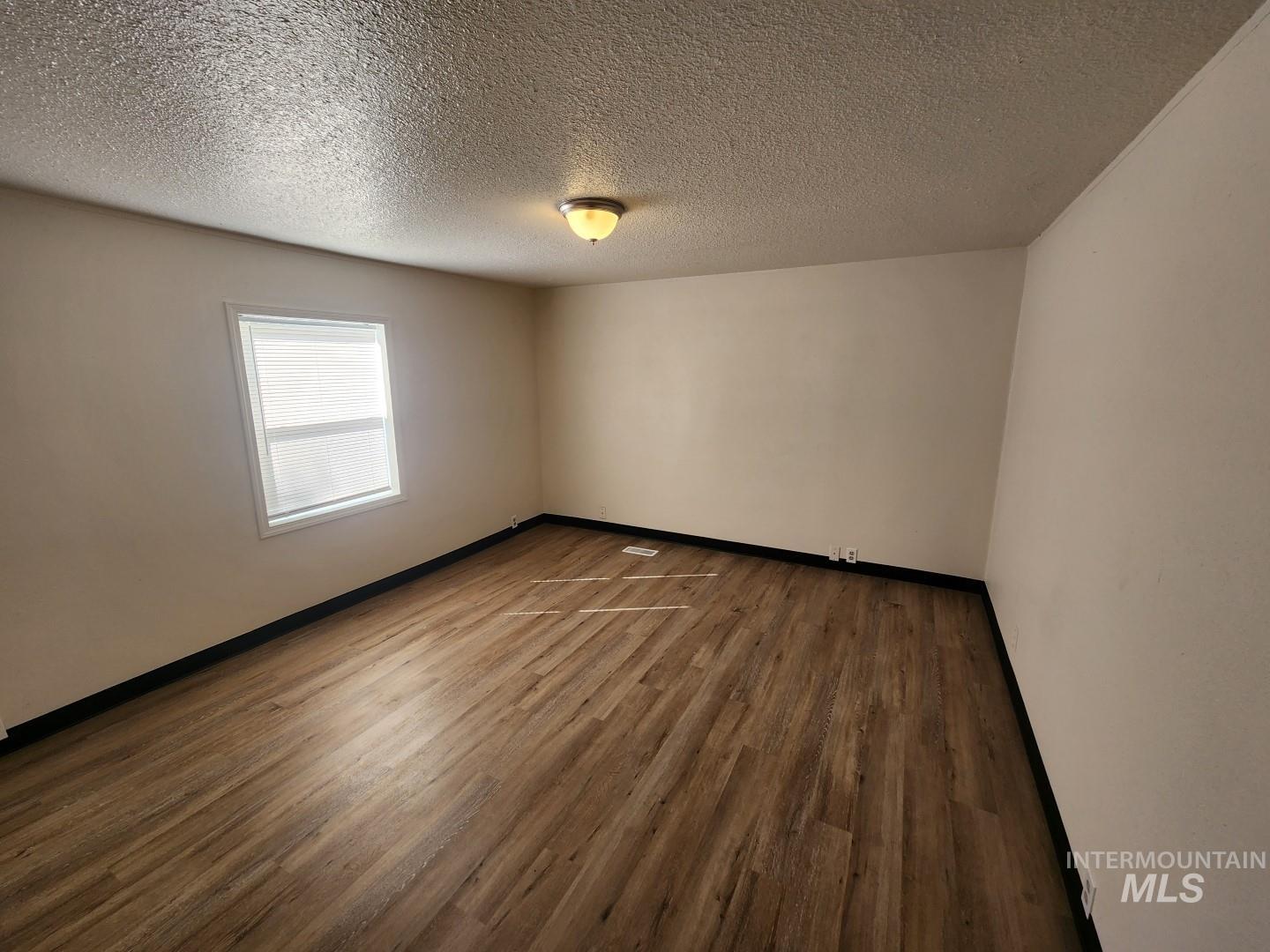 711 4th Ave N, Nampa, Idaho 83687, 2 Bedrooms, 2 Bathrooms, Residential For Sale, Price $78,900, 98924639