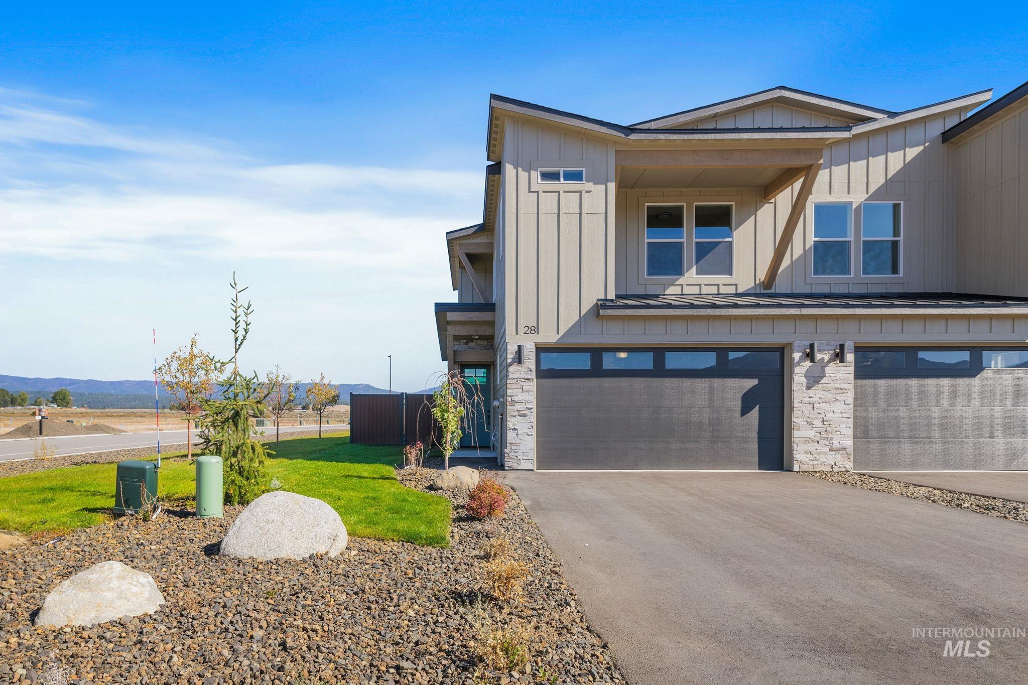 28 Bridger St, Cascade, Idaho 83611, 3 Bedrooms, 2.5 Bathrooms, Rental For Rent, Price $2,800, 98924660