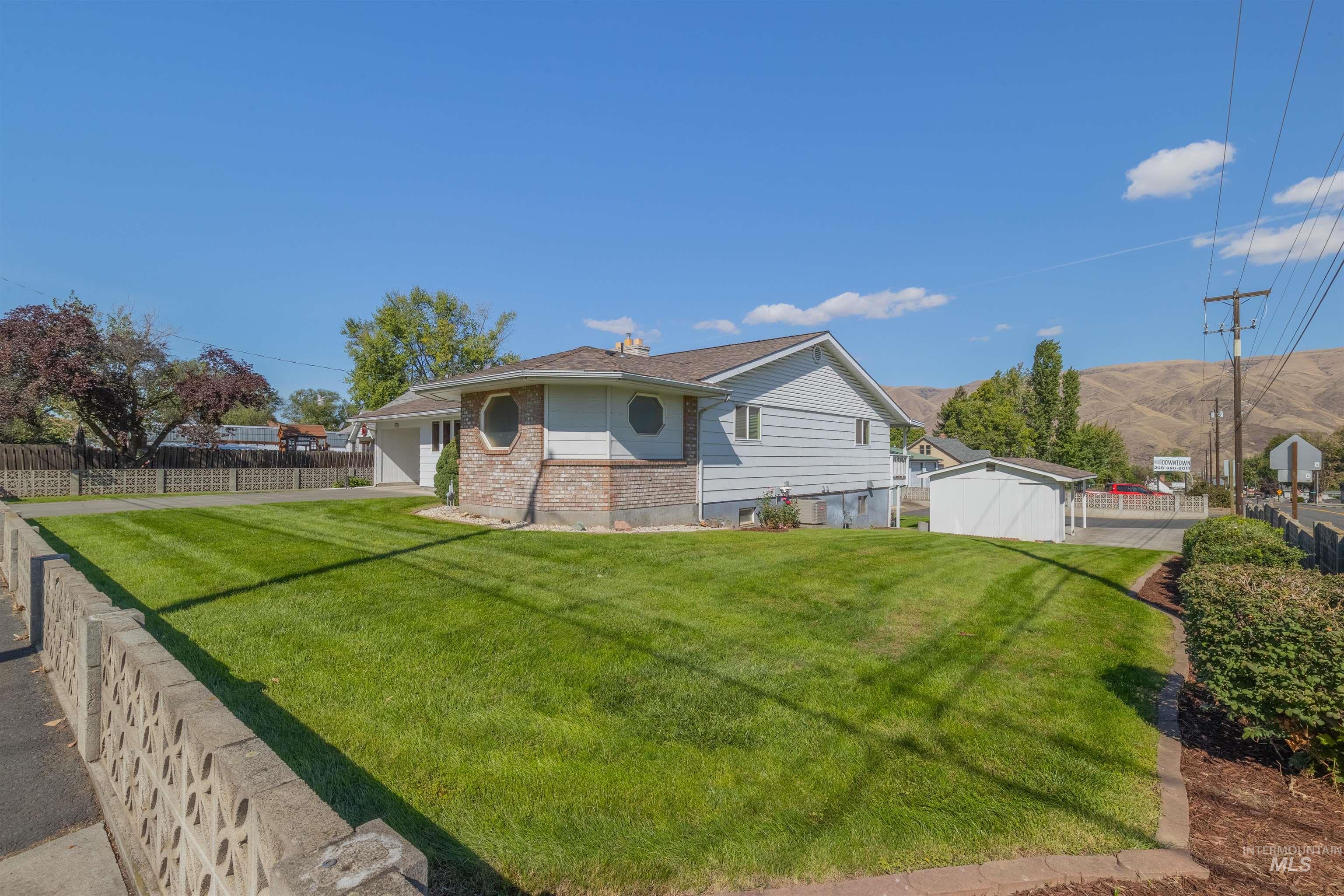 1502 Chestnut Street, Clarkston, Washington 99403, 4 Bedrooms, 3.5 Bathrooms, Residential For Sale, Price $487,500,MLS 98924718