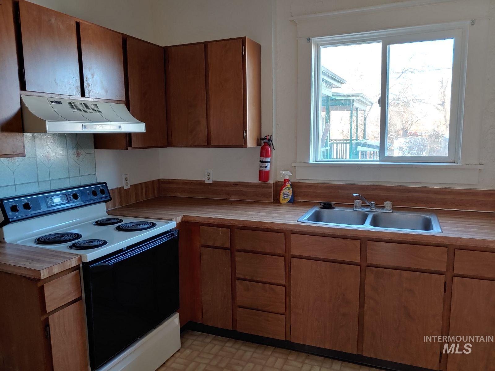 392 S Ada St, Glenns Ferry, Idaho 83746, 1 Bedroom, 1 Bathroom, Residential Income For Sale, Price $715,000, 98924740