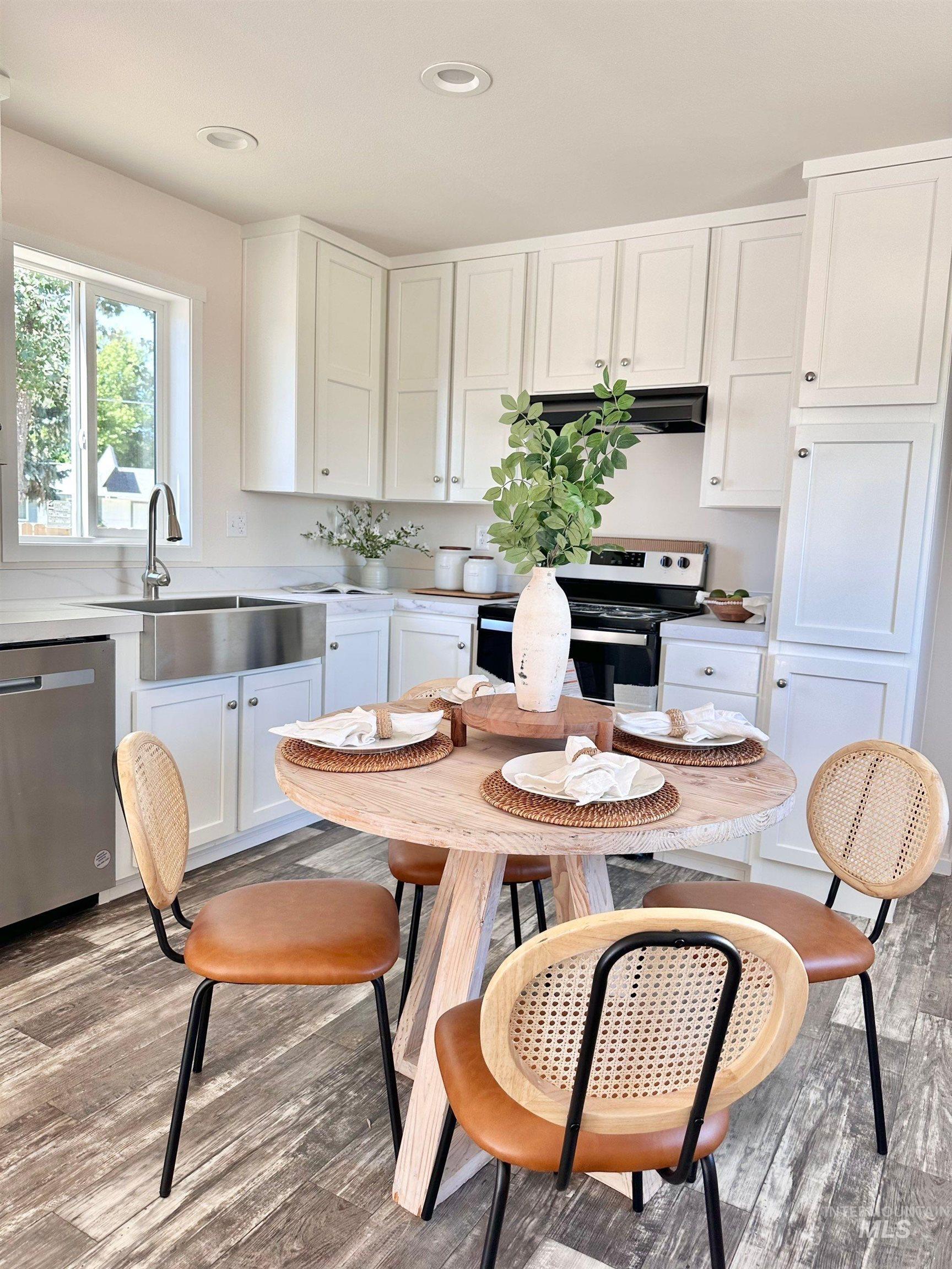 370 W 12th South, Mountain Home, Idaho 83647, 2 Bedrooms, 1 Bathroom, Residential For Sale, Price $125,000, 98924840