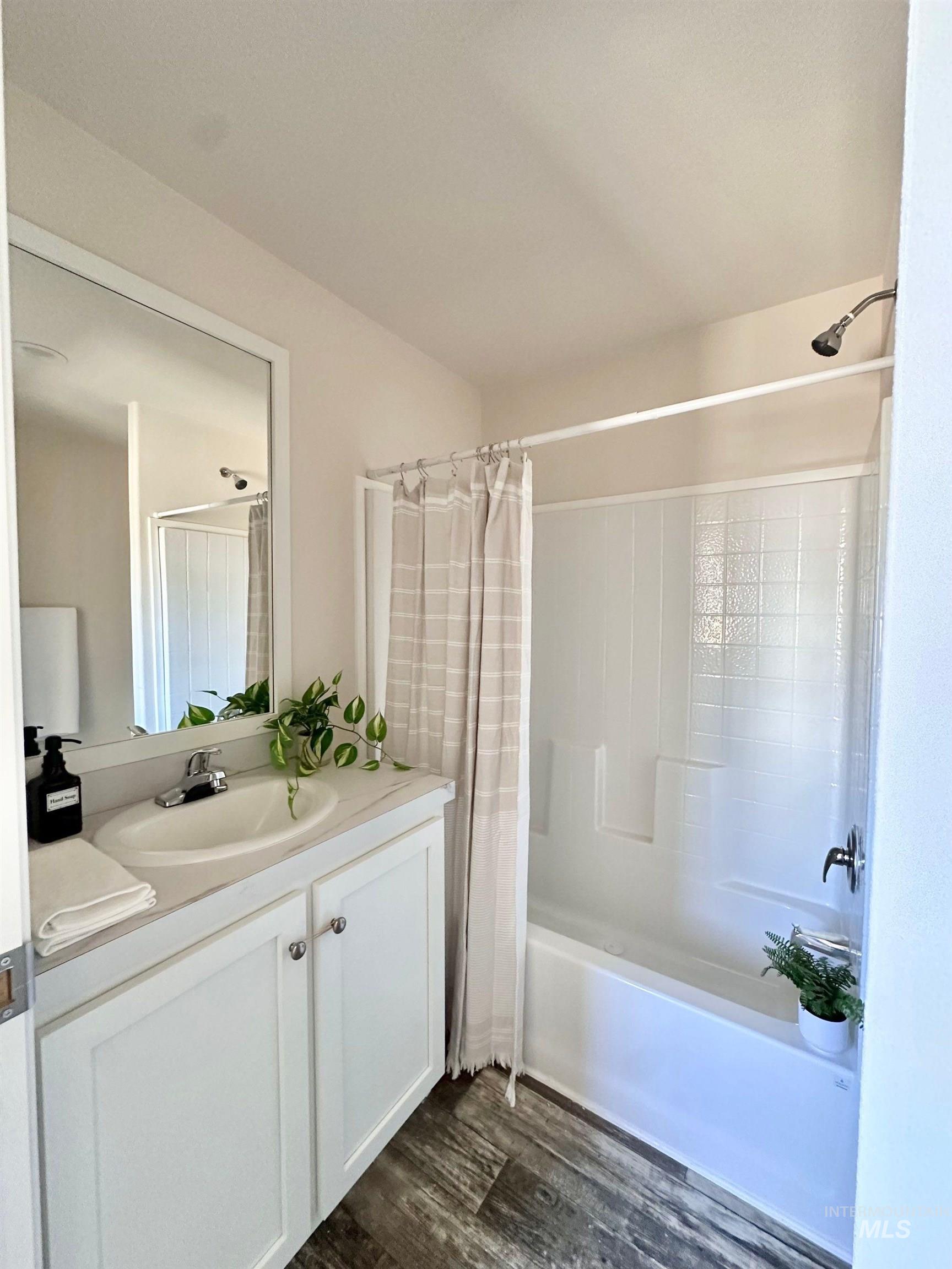 370 W 12th South, Mountain Home, Idaho 83647, 2 Bedrooms, 1 Bathroom, Residential For Sale, Price $125,000, 98924840