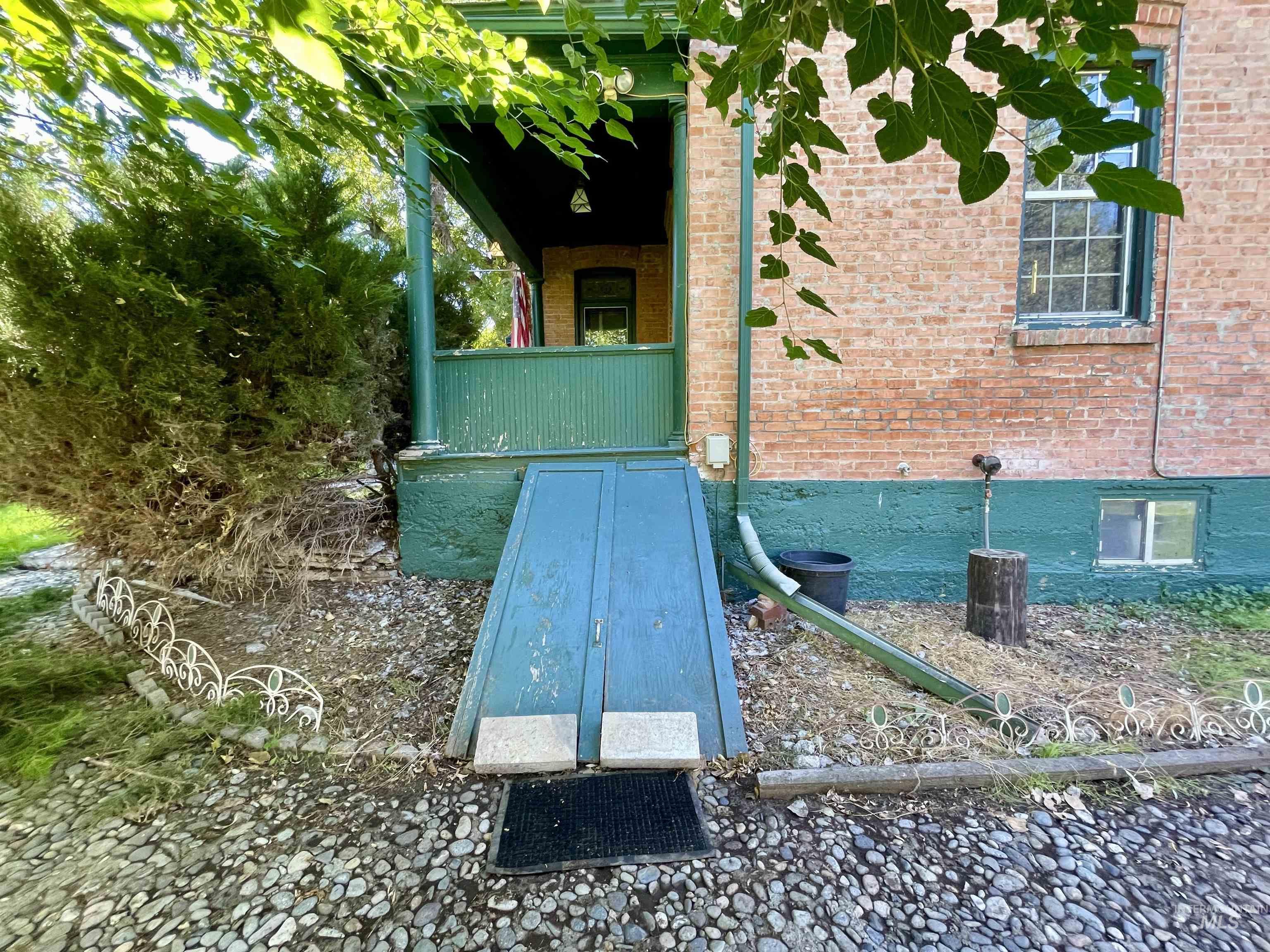 2827 S 1050 East, Hagerman, Idaho 83332-5835, 3 Bedrooms, 2 Bathrooms, Residential For Sale, Price $449,900, 98924878