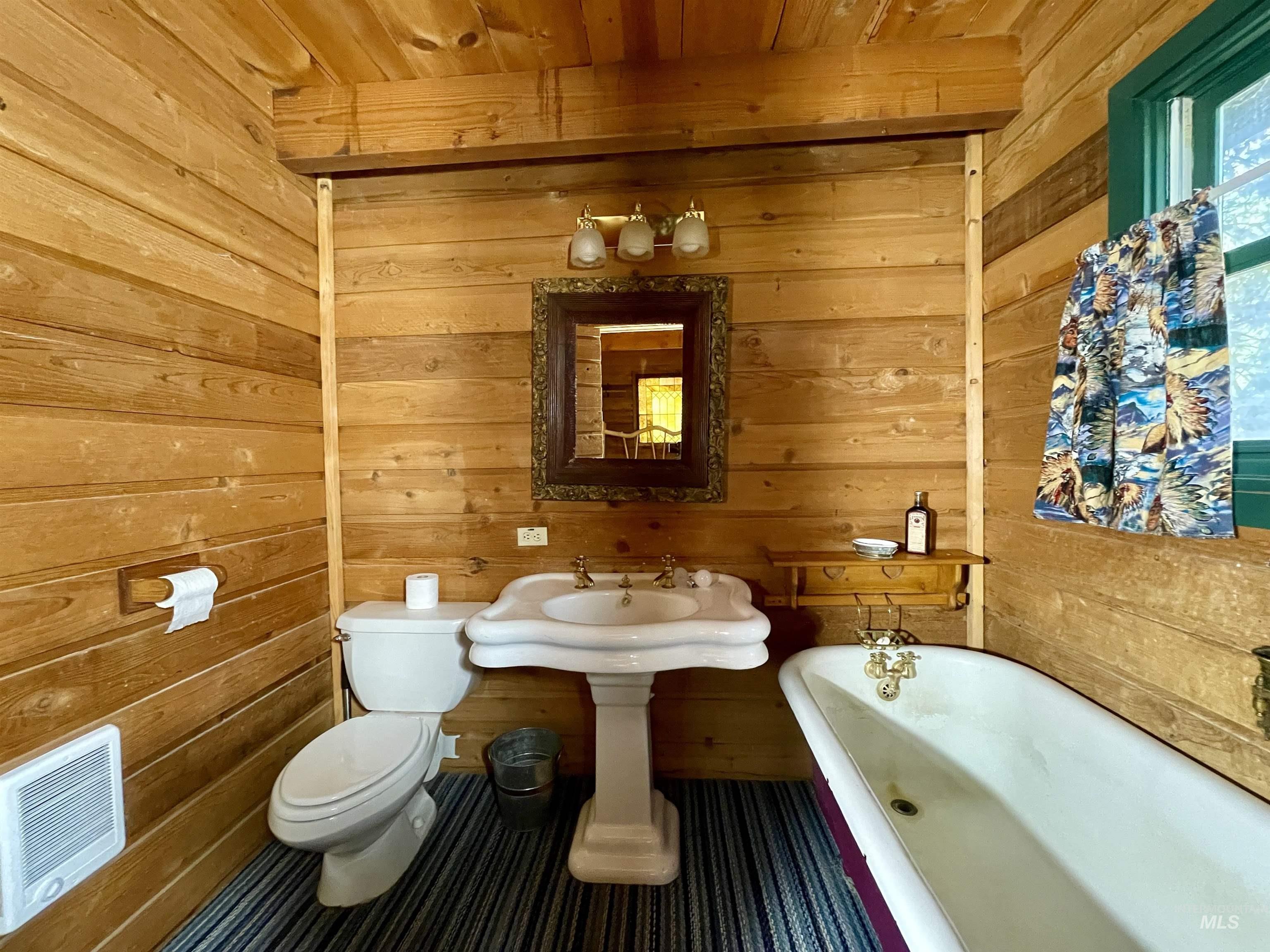 2827 S 1050 East, Hagerman, Idaho 83332-5835, 3 Bedrooms, 2 Bathrooms, Residential For Sale, Price $449,900, 98924878