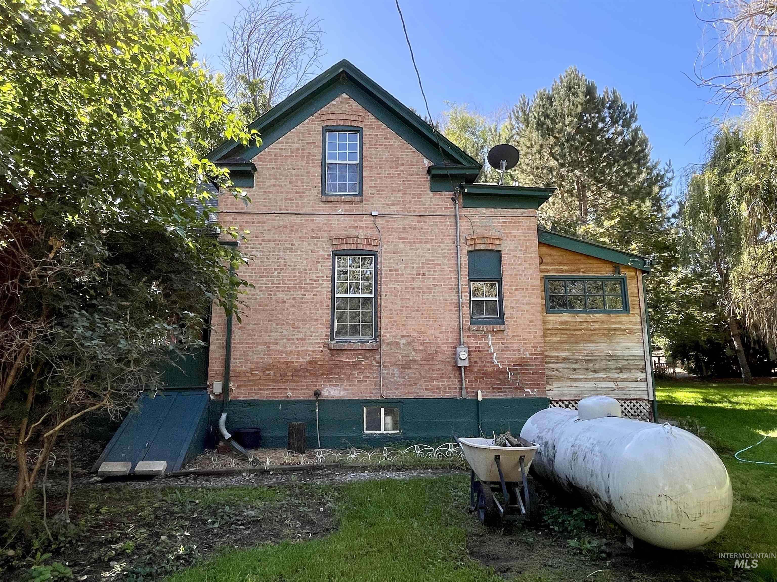 2827 S 1050 East, Hagerman, Idaho 83332-5835, 3 Bedrooms, 2 Bathrooms, Residential For Sale, Price $449,900, 98924878