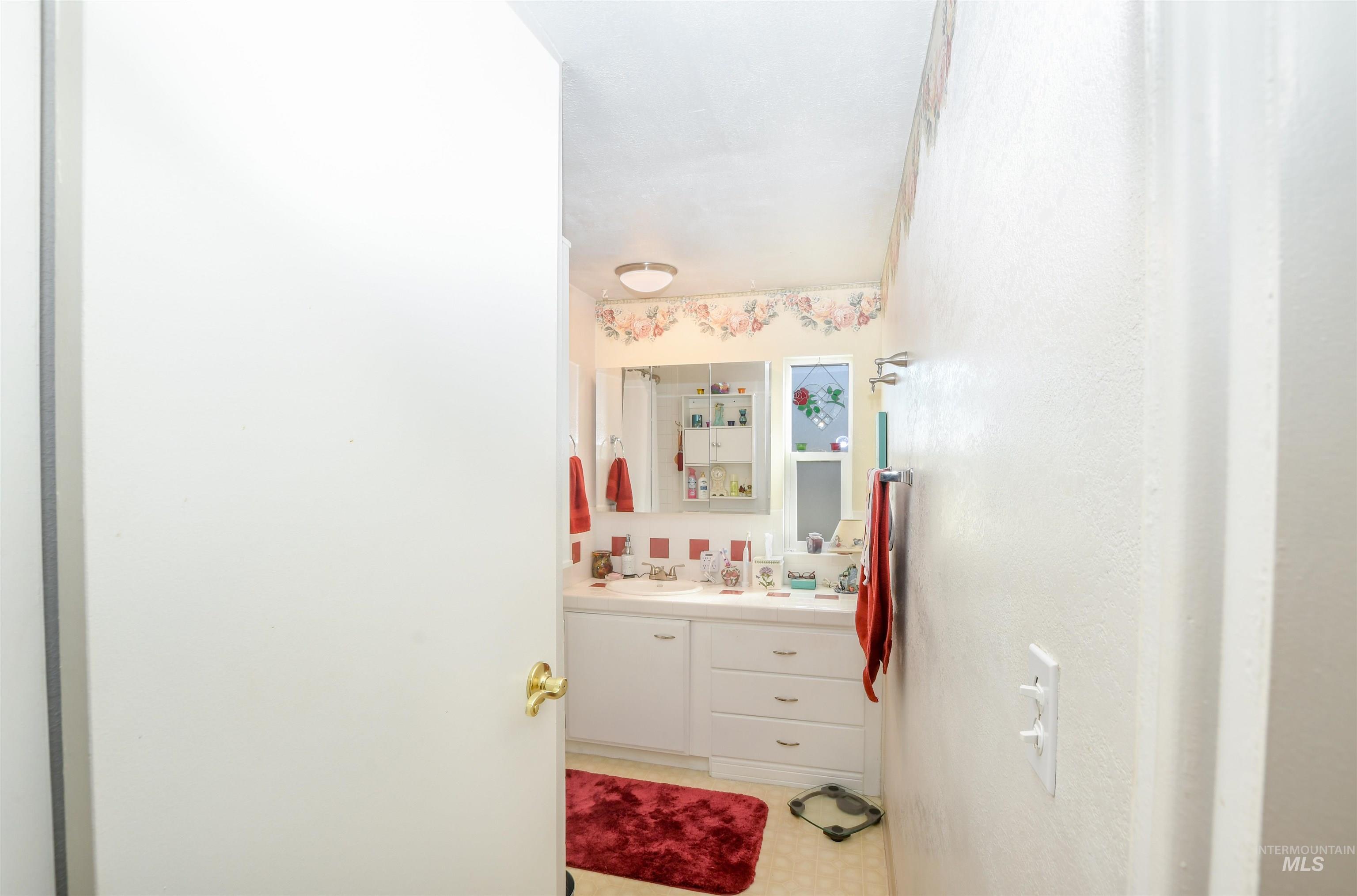 701 Monte Vista, Emmett, Idaho 83617, 2 Bedrooms, 1 Bathroom, Residential For Sale, Price $65,000, 98924885