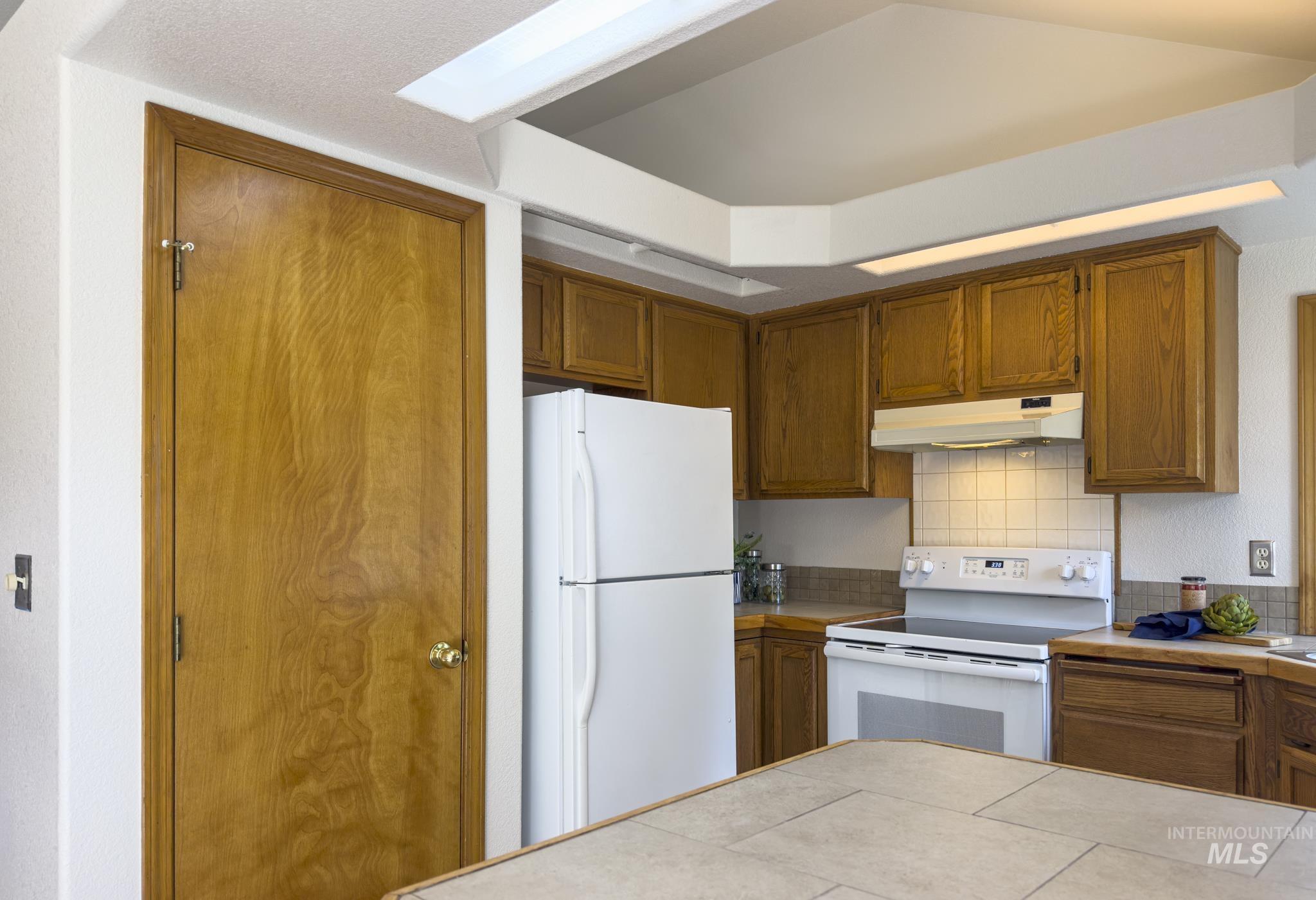 5625 W Drawbridge Dr., Boise, Idaho 83703, 3 Bedrooms, 2 Bathrooms, Residential Income For Sale, Price $424,900, 98924886