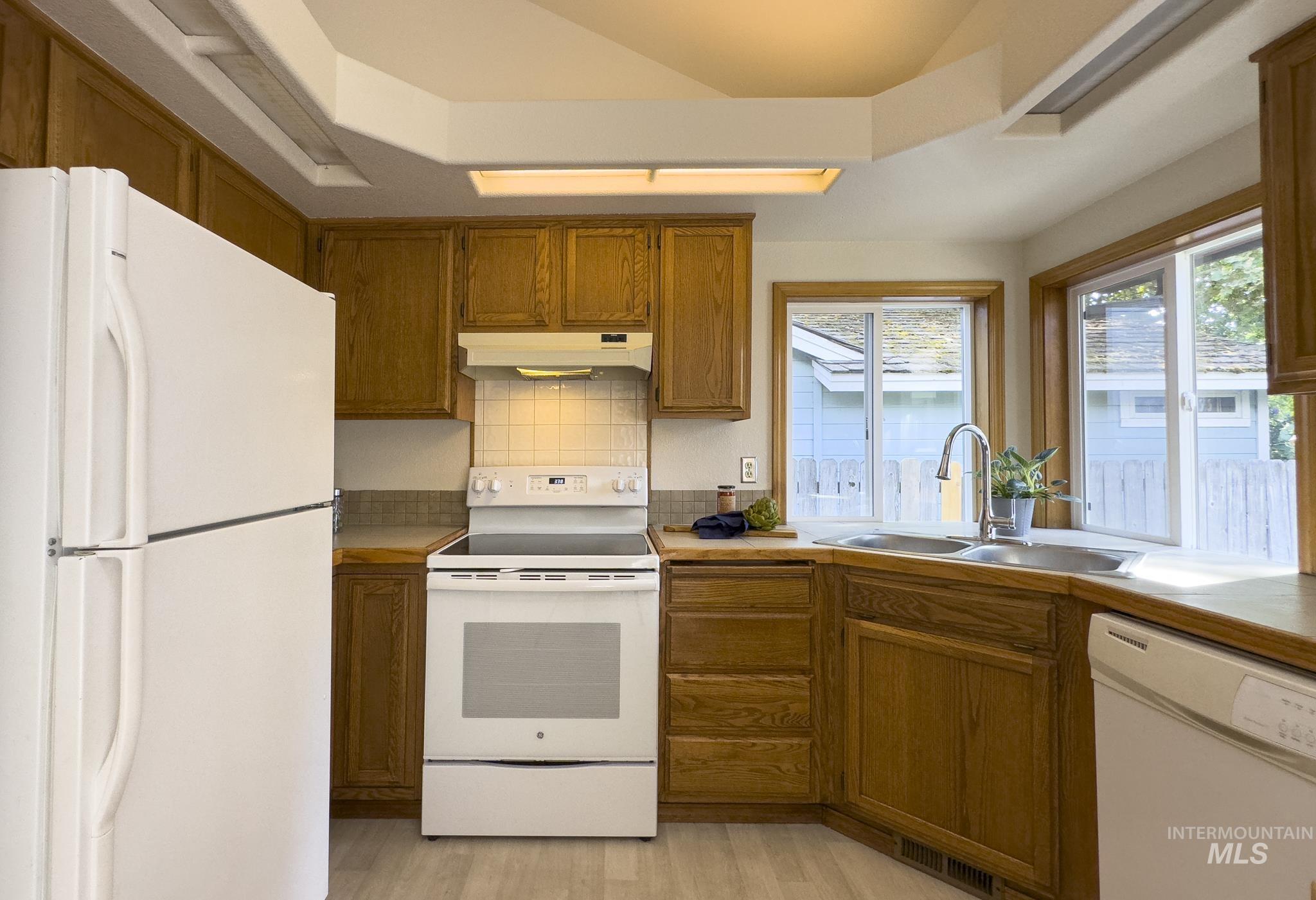 5625 W Drawbridge Dr., Boise, Idaho 83703, 3 Bedrooms, 2 Bathrooms, Residential Income For Sale, Price $424,900, 98924886