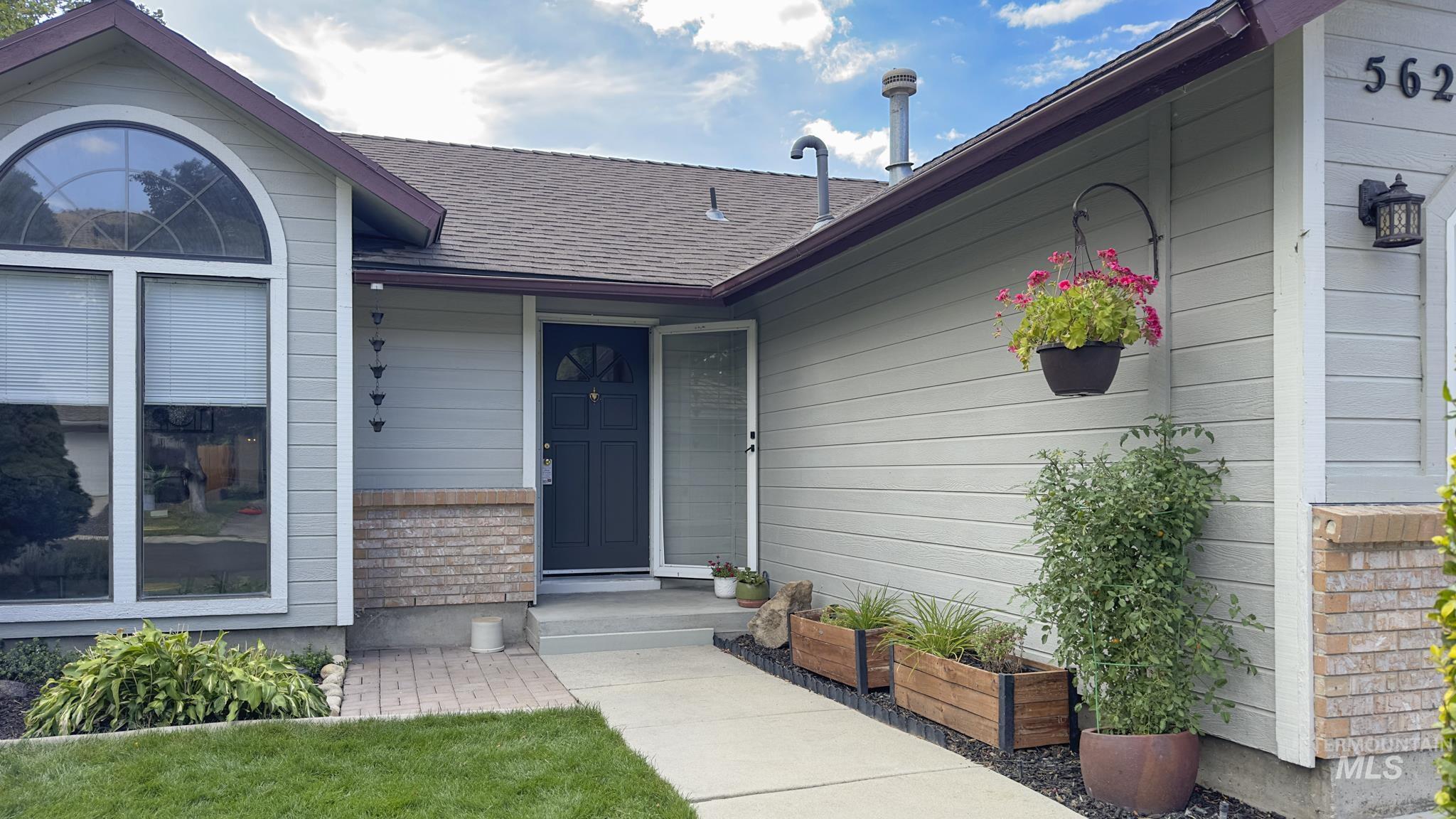 5625 W Drawbridge Dr., Boise, Idaho 83703, 3 Bedrooms, 2 Bathrooms, Residential Income For Sale, Price $424,900, 98924886