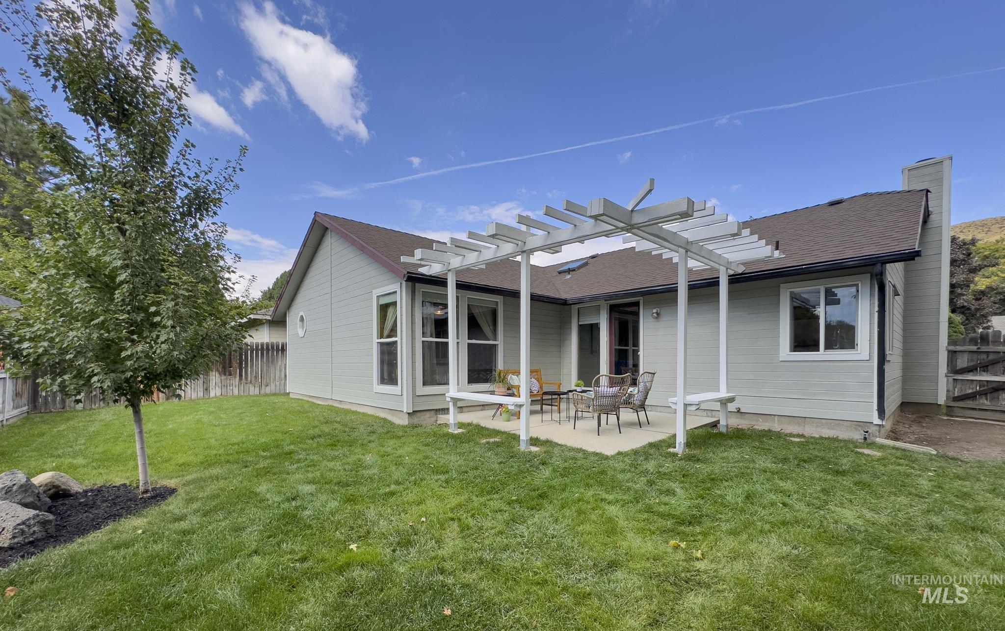 5625 W Drawbridge Dr., Boise, Idaho 83703, 3 Bedrooms, 2 Bathrooms, Residential Income For Sale, Price $424,900, 98924886