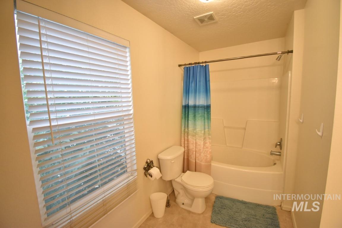 3302 S Country Village Ave, Caldwell, Idaho 83605, 4 Bedrooms, 2.5 Bathrooms, Rental For Rent, Price $2,500, 98924892