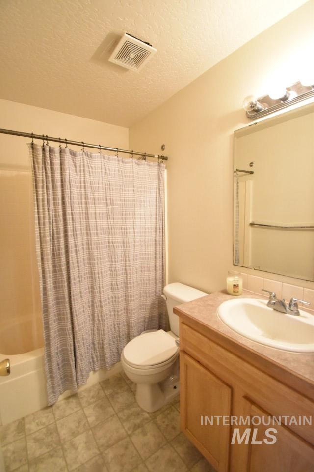 3302 S Country Village Ave, Caldwell, Idaho 83605, 4 Bedrooms, 2.5 Bathrooms, Rental For Rent, Price $2,500, 98924892