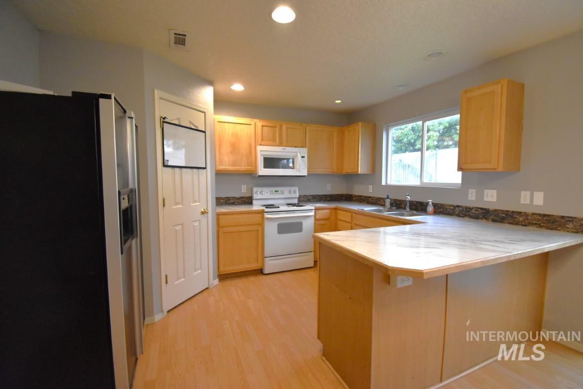 3302 S Country Village Ave, Caldwell, Idaho 83605, 4 Bedrooms, 2.5 Bathrooms, Rental For Rent, Price $2,500, 98924892