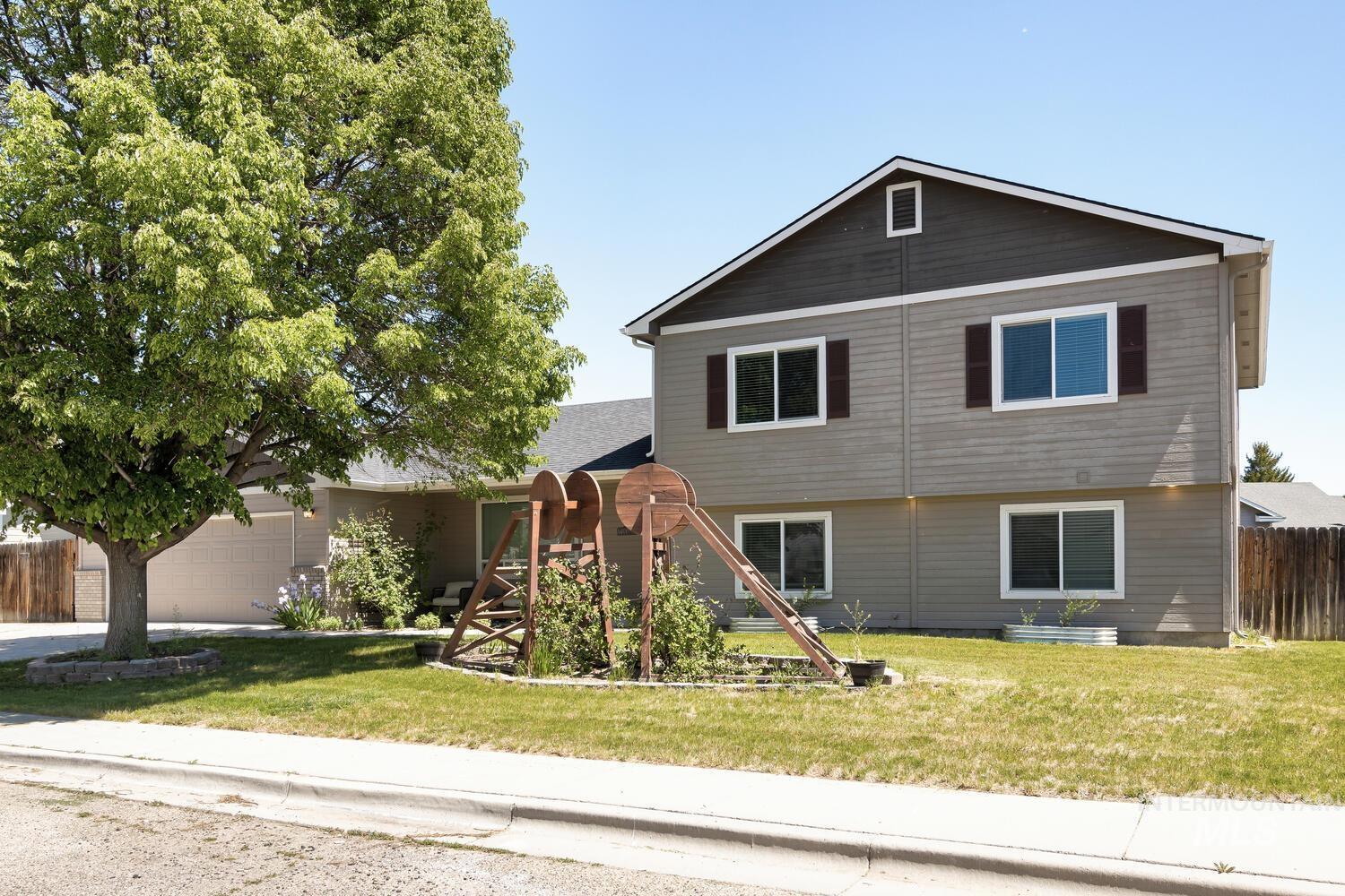 88 N Wedgwood Dr, Nampa, Idaho 83651, 5 Bedrooms, 3.5 Bathrooms, Residential For Sale, Price $497,000,MLS 98924914