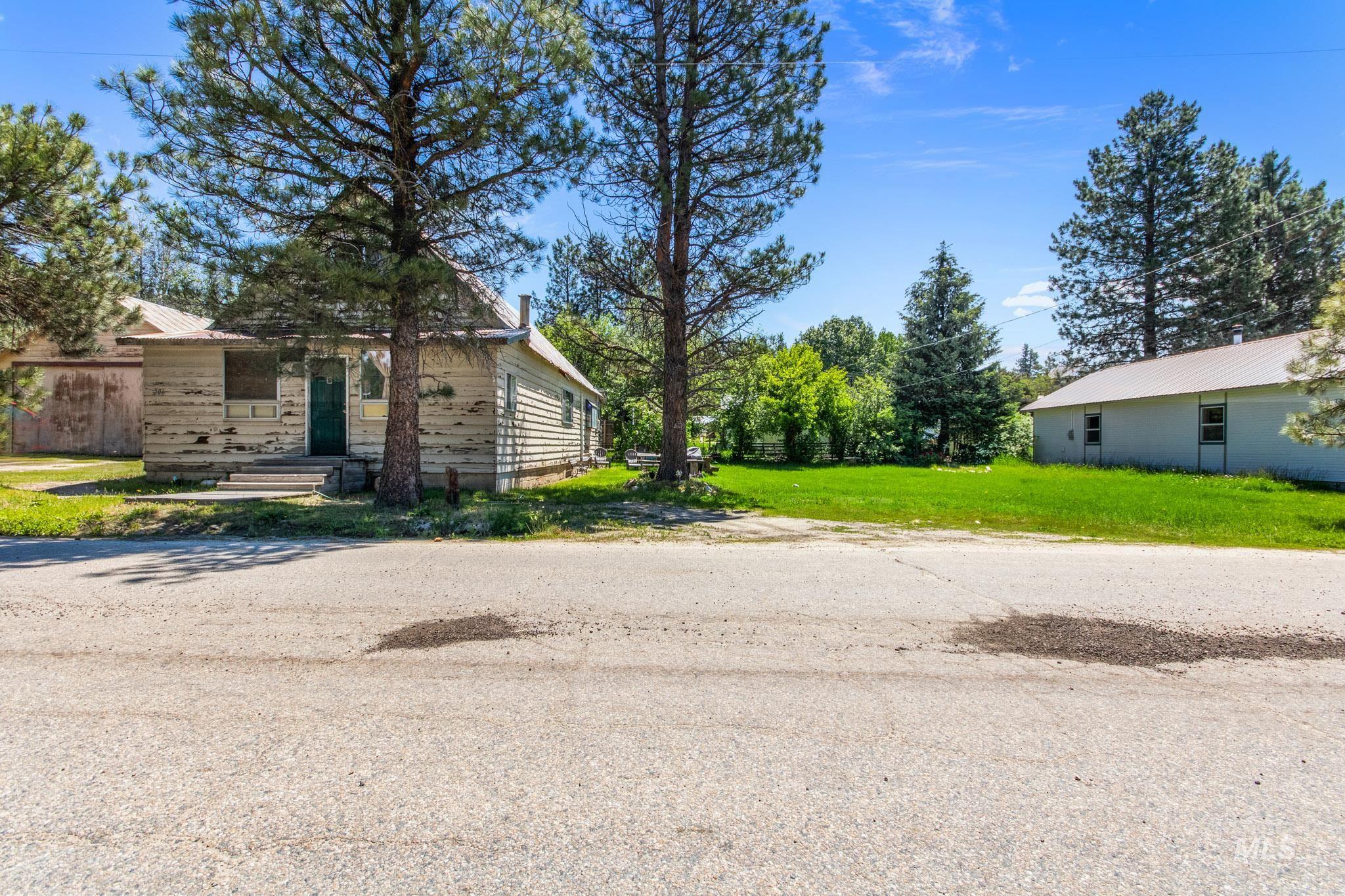 506 & 508 Montgomery Street, Idaho City, Idaho 83631, 3 Rooms, Business/Commercial For Sale, Price $389,000, 98924930