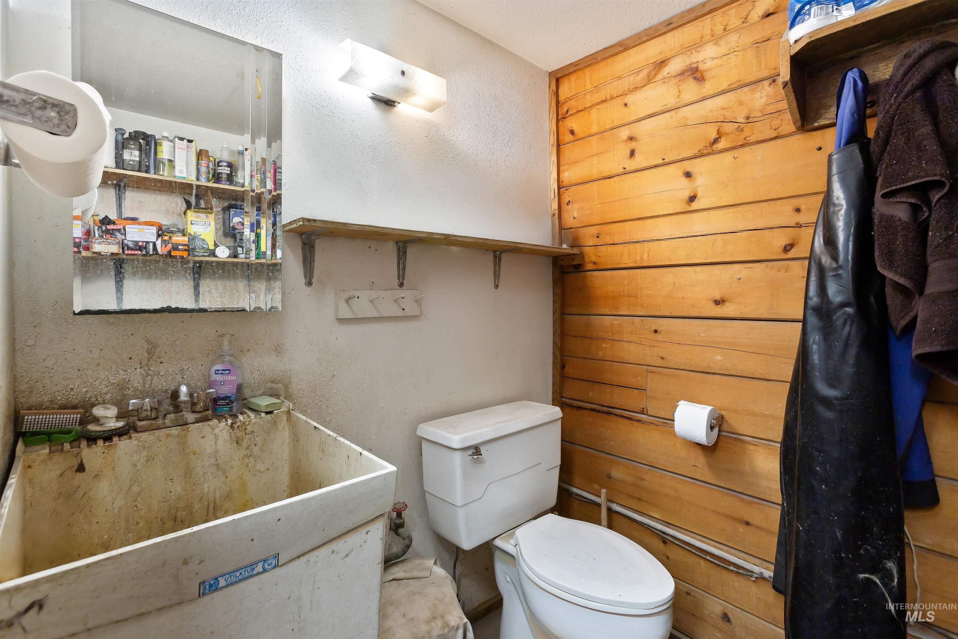 557-559 Thain Rd, Lewiston, Idaho 83501, 3 Bedrooms, Business/Commercial For Sale, Price $359,000, 98924950