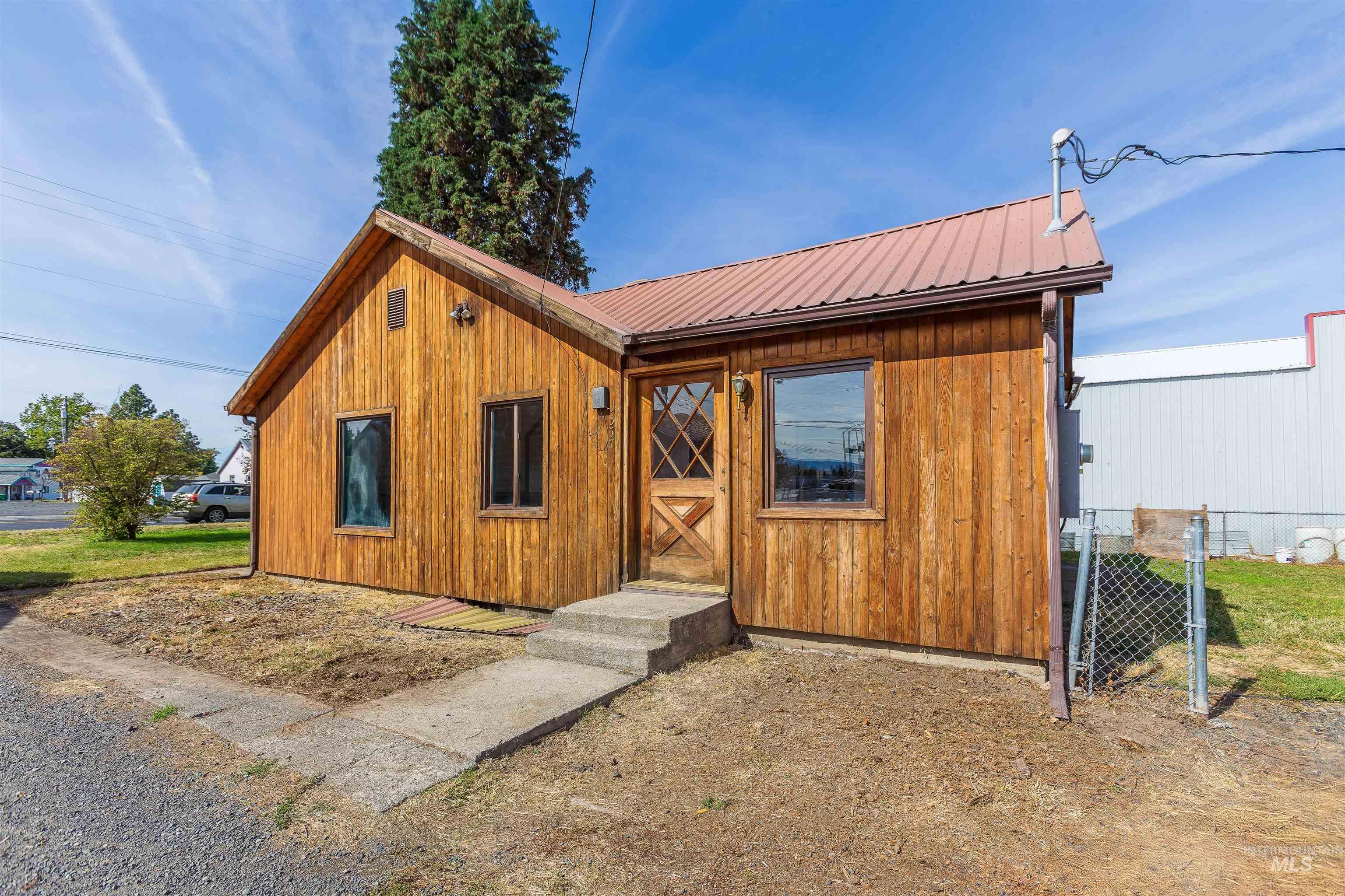 557-559 Thain Rd, Lewiston, Idaho 83501, 3 Bedrooms, Business/Commercial For Sale, Price $359,000, 98924950
