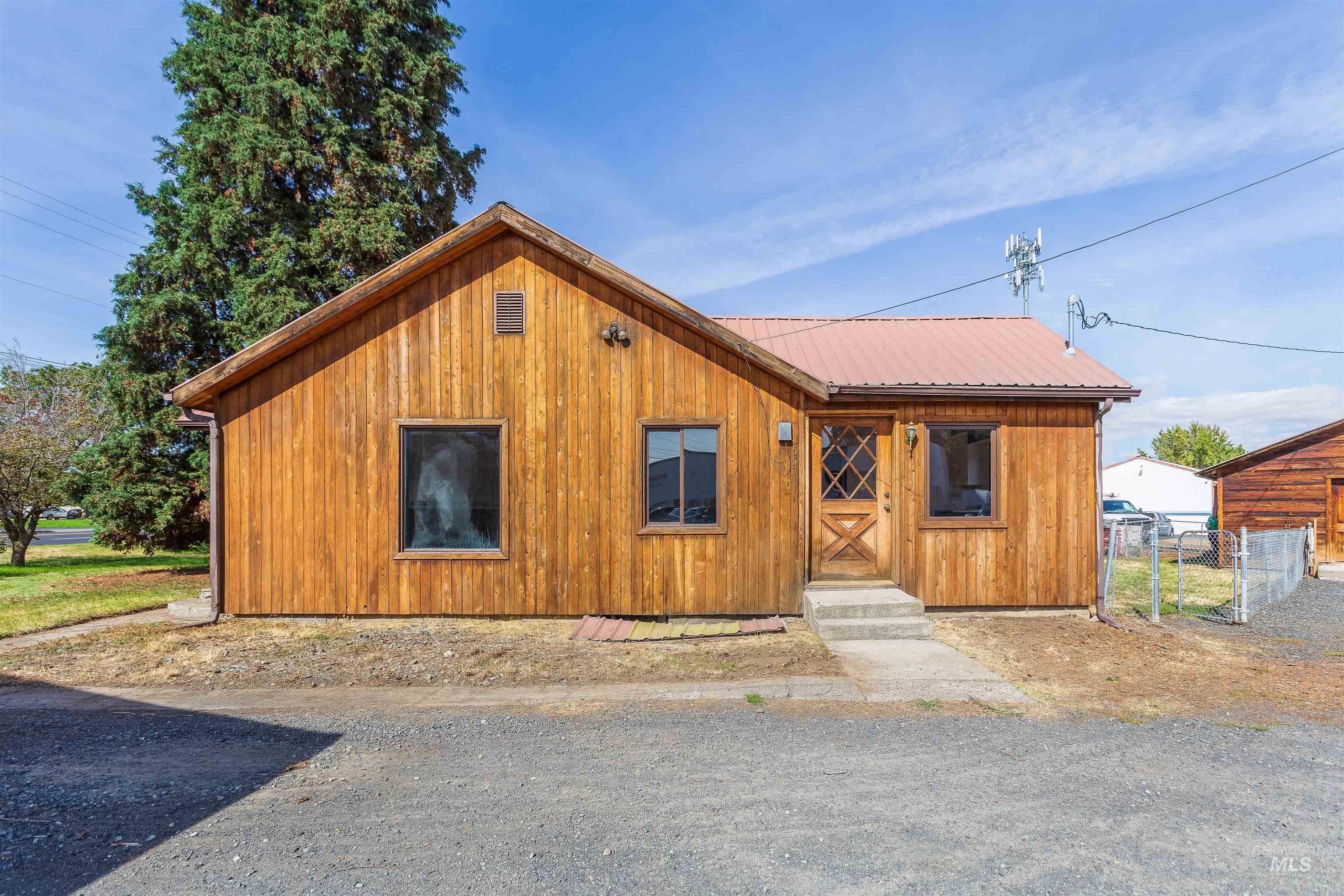 557-559 Thain Rd, Lewiston, Idaho 83501, 3 Bedrooms, Business/Commercial For Sale, Price $359,000, 98924950
