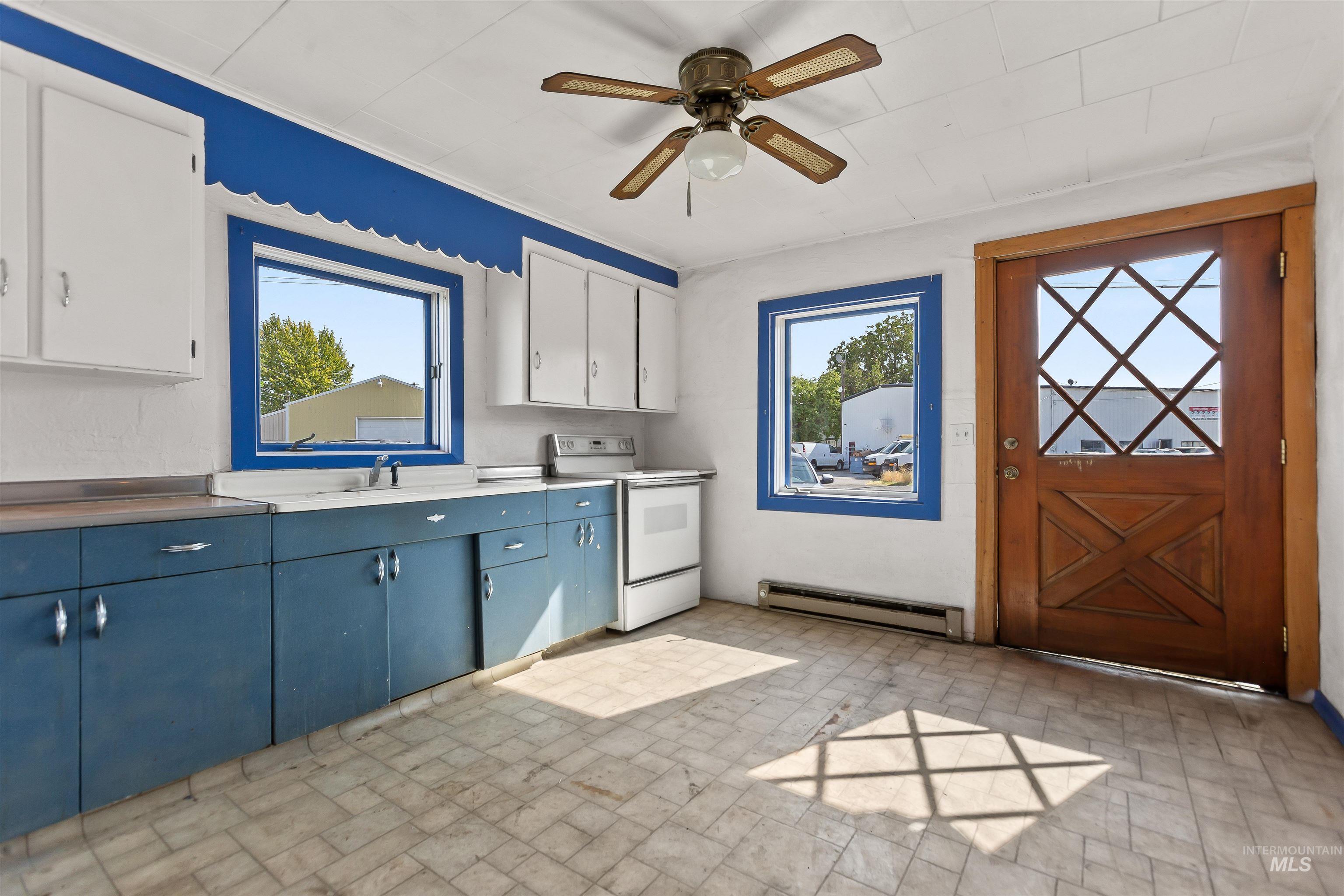 557-559 Thain Rd, Lewiston, Idaho 83501, 3 Bedrooms, Business/Commercial For Sale, Price $359,000, 98924950