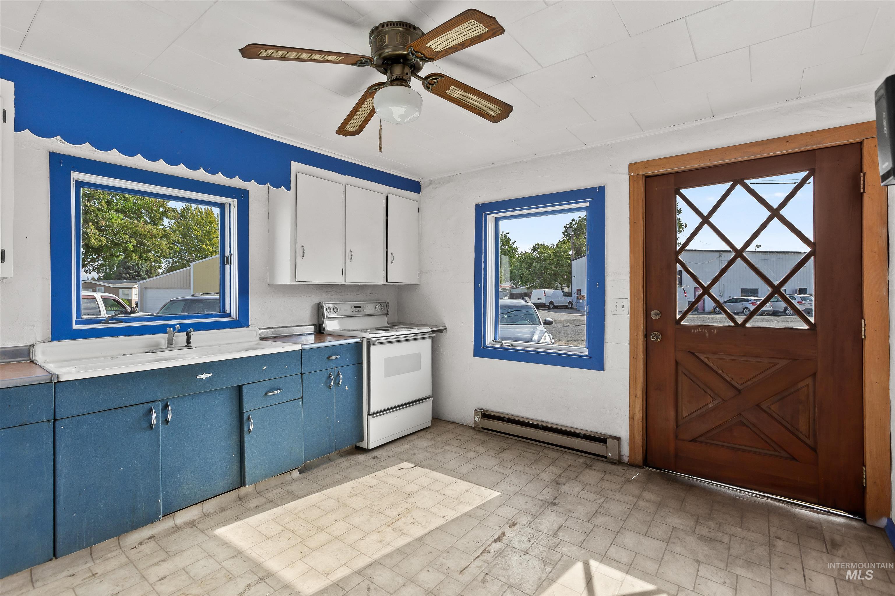 557-559 Thain Rd, Lewiston, Idaho 83501, 3 Bedrooms, Business/Commercial For Sale, Price $359,000, 98924950