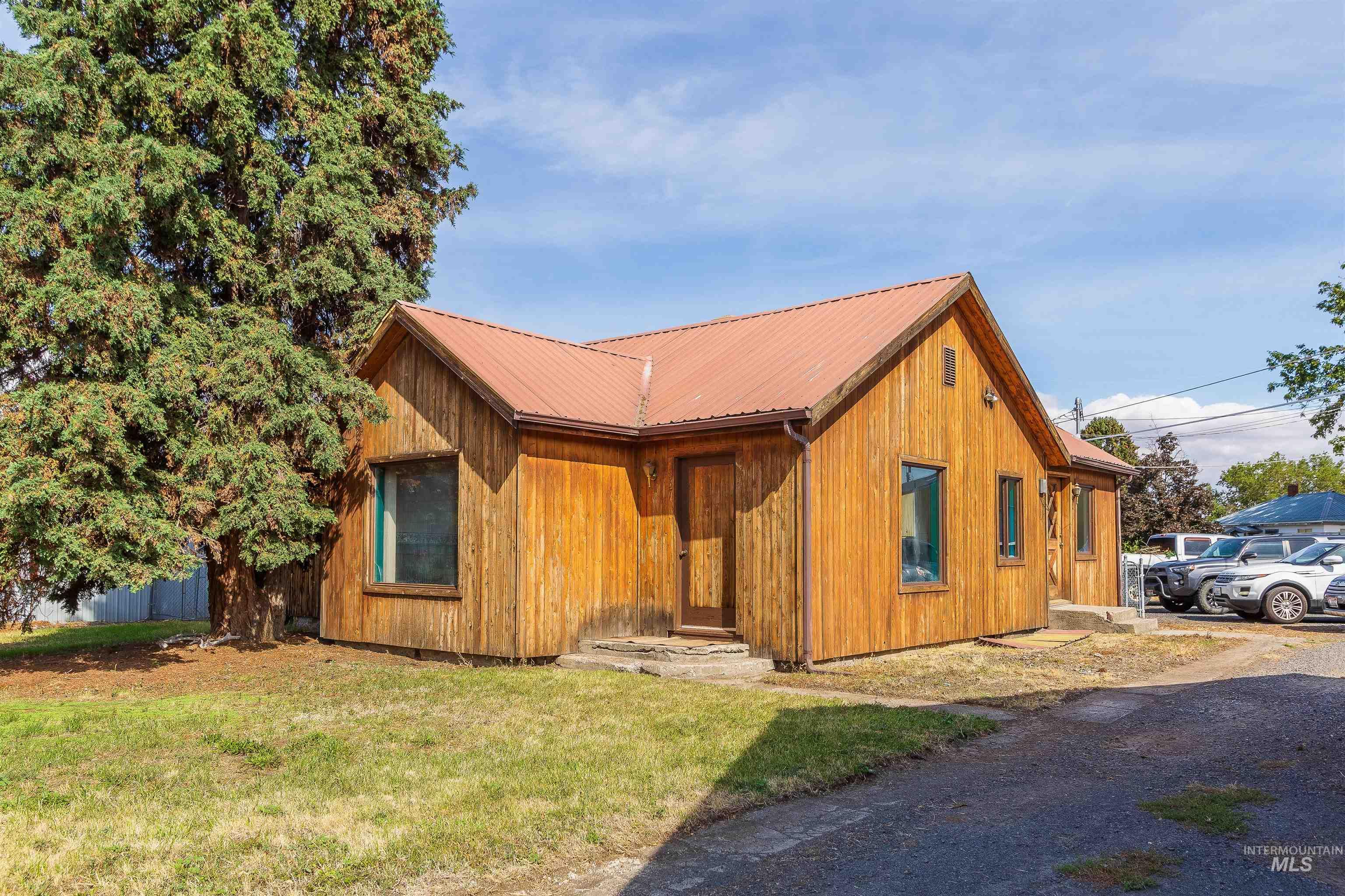 557-559 Thain Rd, Lewiston, Idaho 83501, 3 Bedrooms, Business/Commercial For Sale, Price $359,000, 98924950