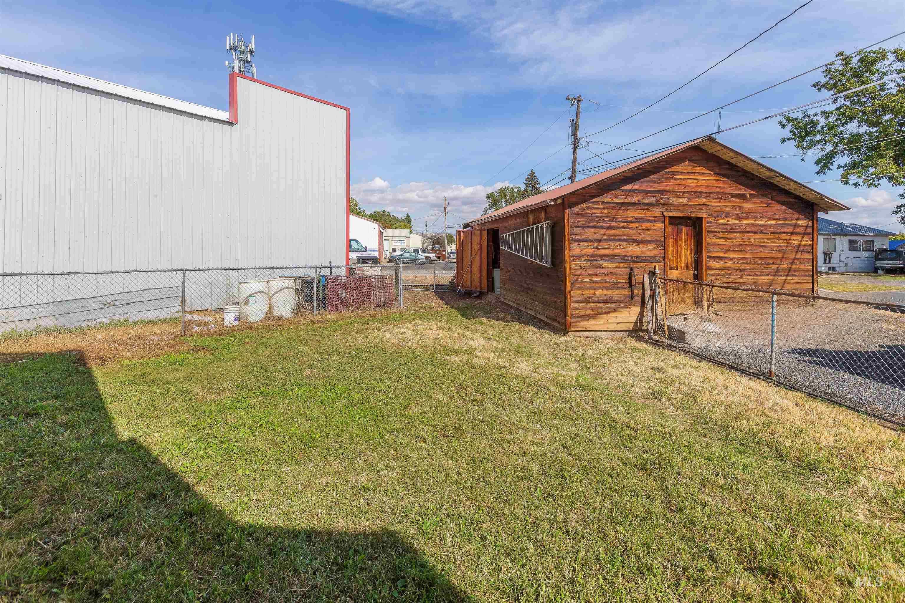 557-559 Thain Rd, Lewiston, Idaho 83501, 3 Bedrooms, Business/Commercial For Sale, Price $359,000, 98924950