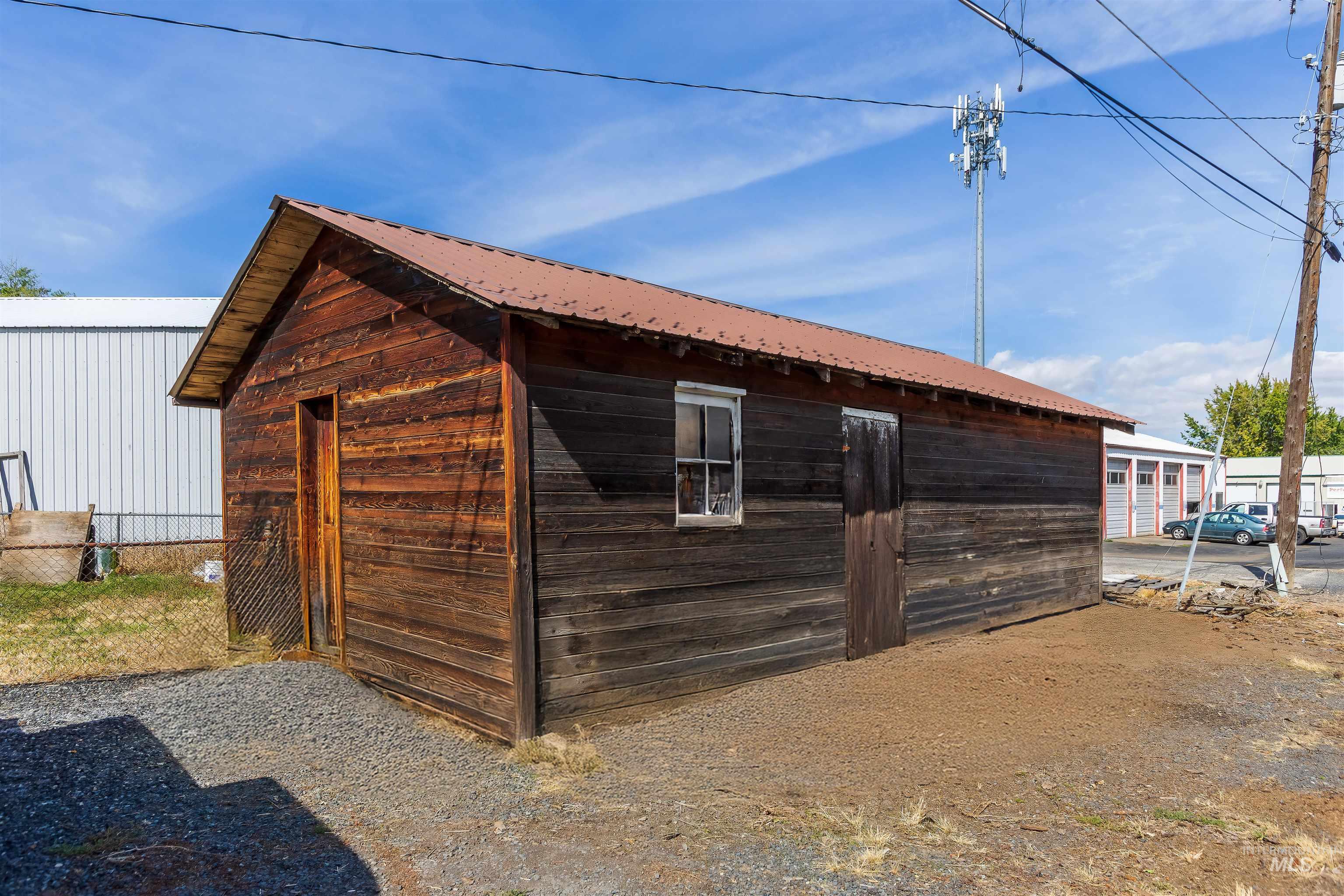557-559 Thain Rd, Lewiston, Idaho 83501, 3 Bedrooms, Business/Commercial For Sale, Price $359,000, 98924950