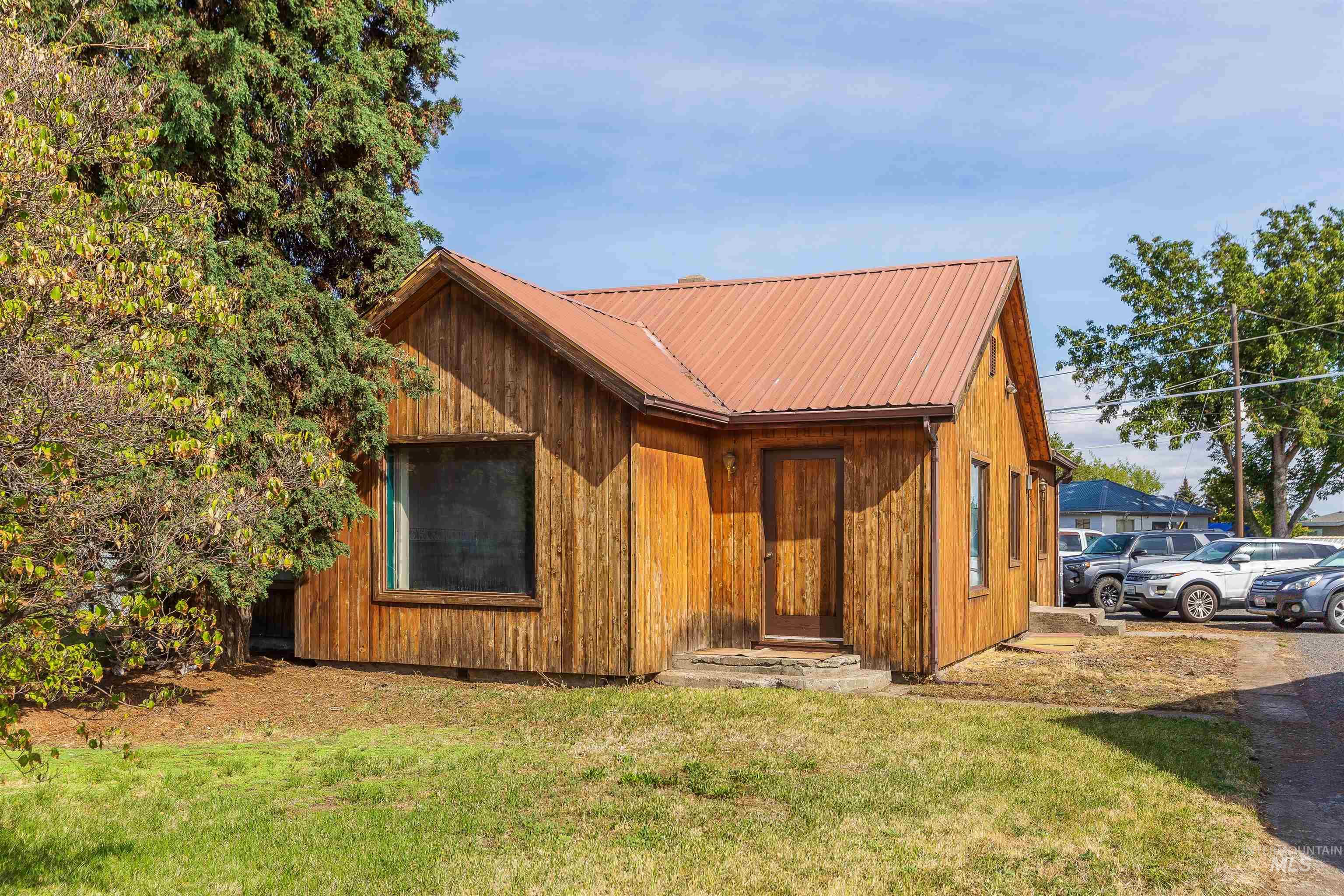 557-559 Thain Rd, Lewiston, Idaho 83501, 3 Bedrooms, Business/Commercial For Sale, Price $359,000, 98924950