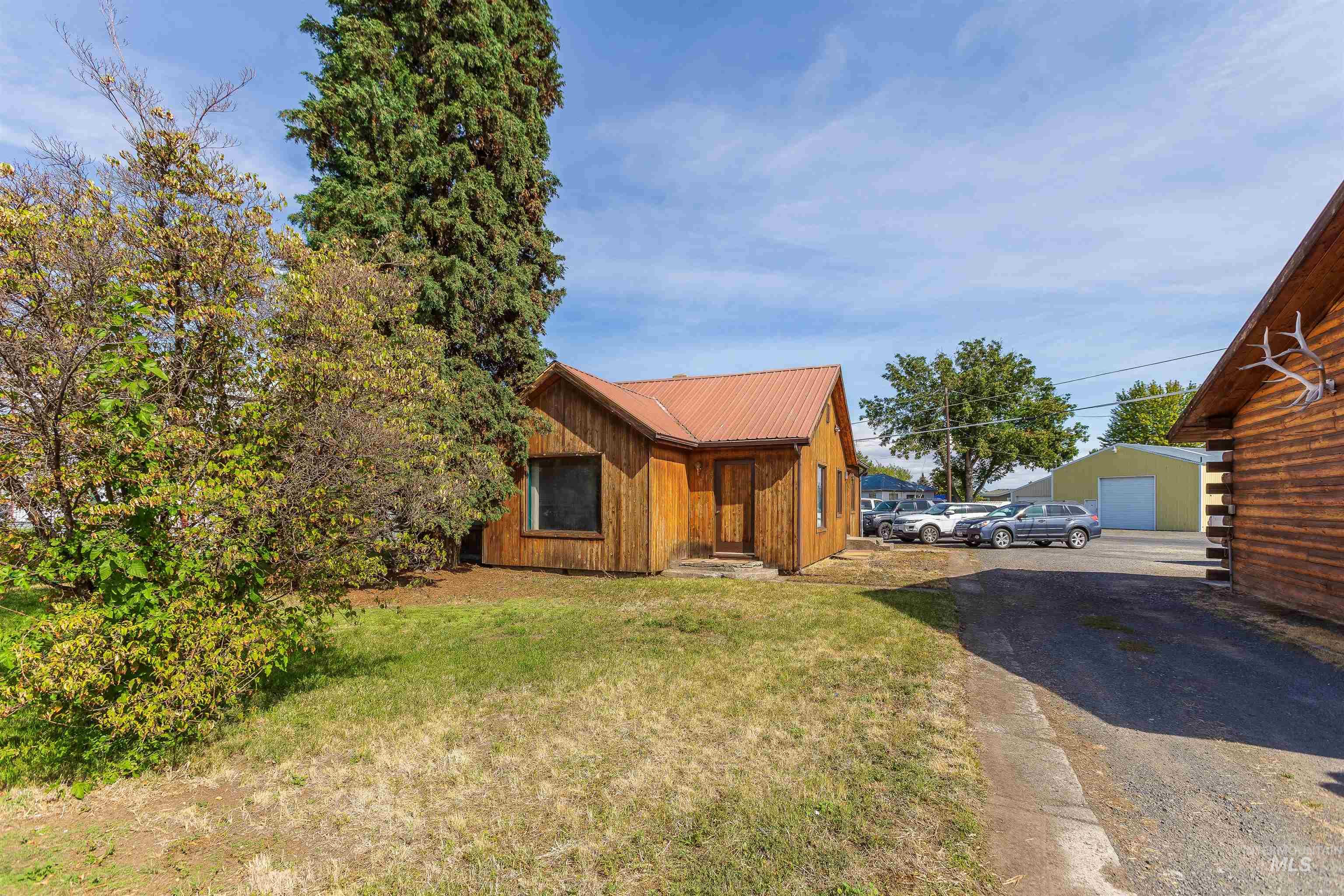 557-559 Thain Rd, Lewiston, Idaho 83501, 3 Bedrooms, Business/Commercial For Sale, Price $359,000, 98924950