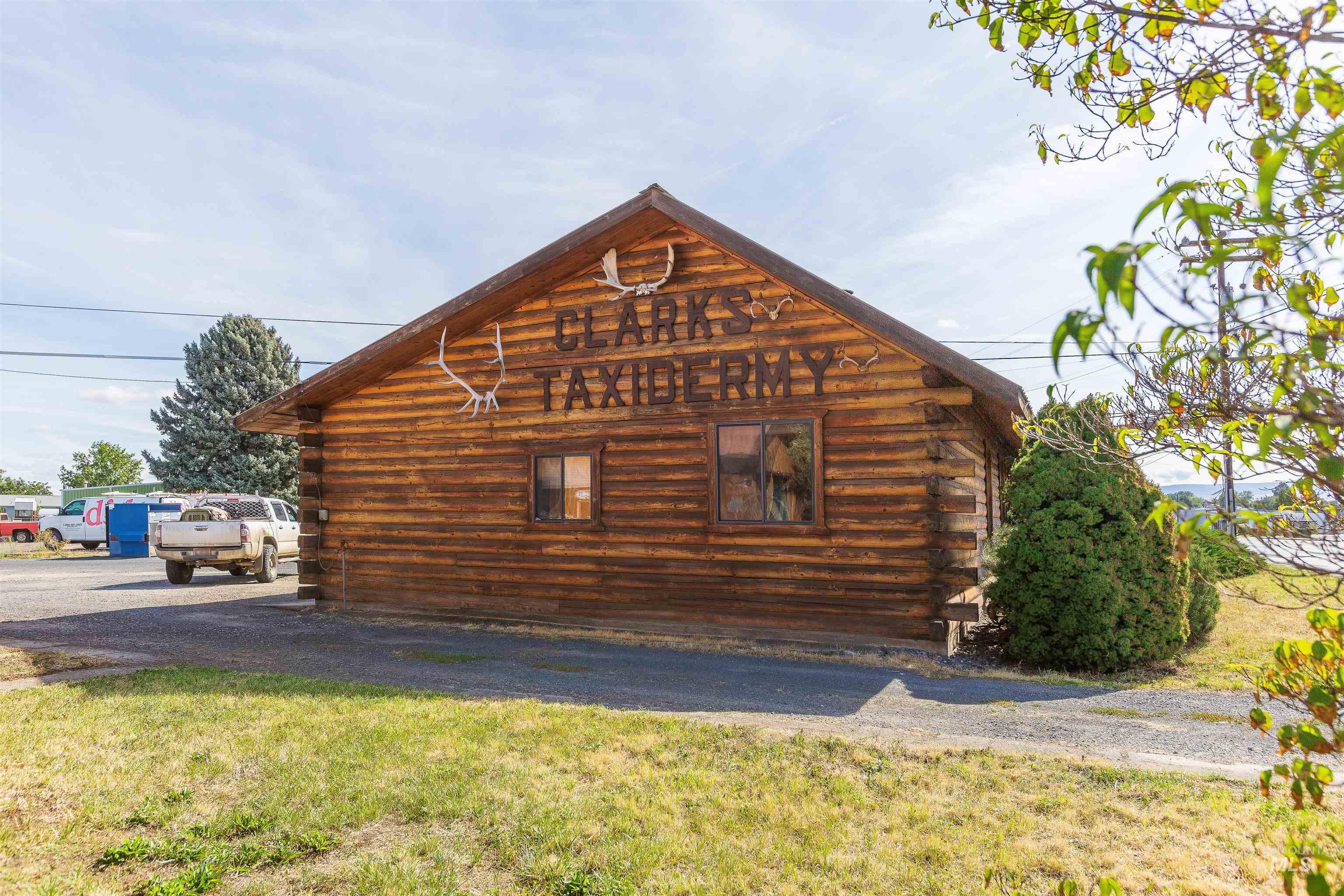 557-559 Thain Rd, Lewiston, Idaho 83501, 3 Bedrooms, Business/Commercial For Sale, Price $359,000, 98924950
