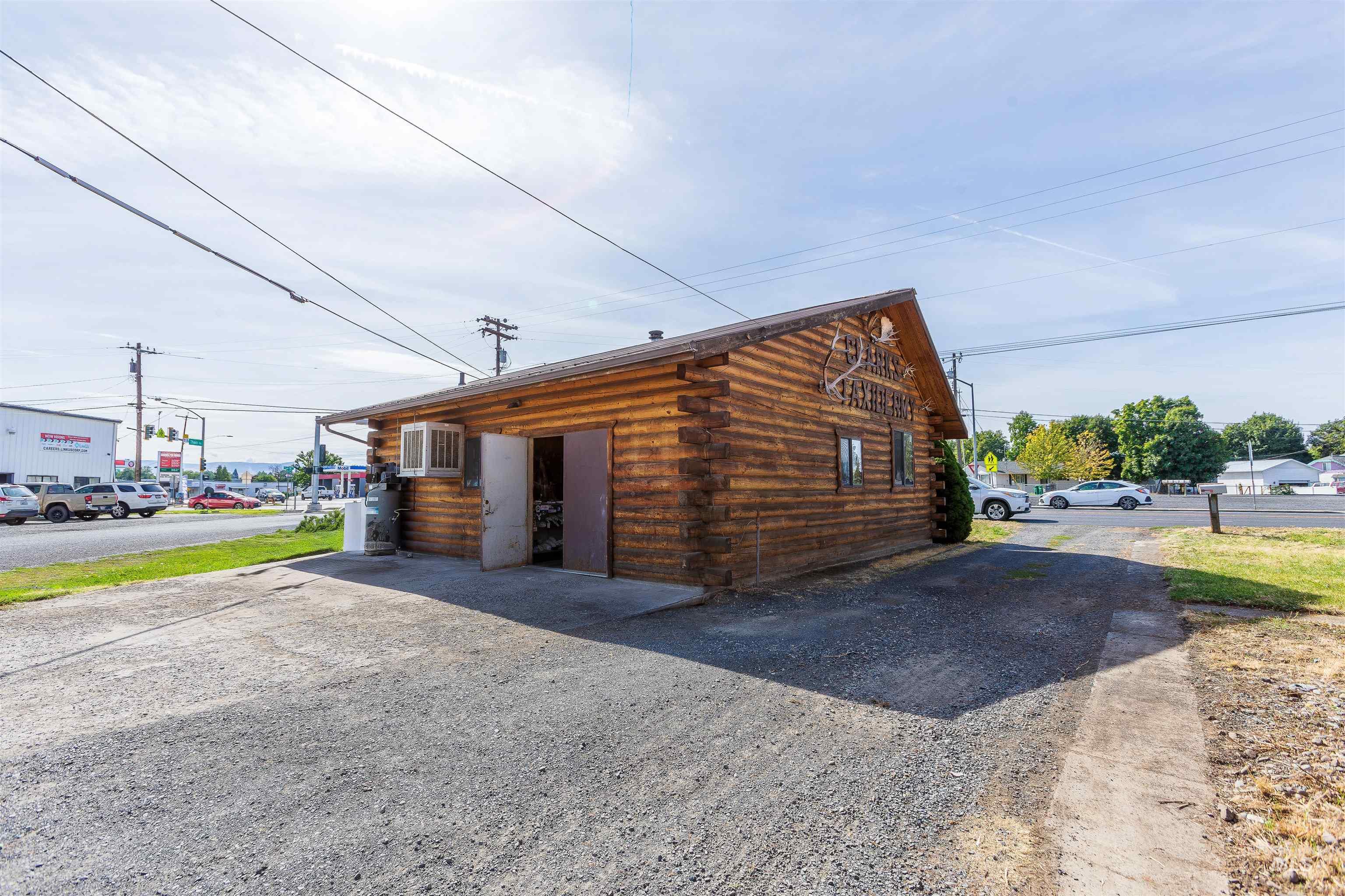 557-559 Thain Rd, Lewiston, Idaho 83501, 3 Bedrooms, Business/Commercial For Sale, Price $359,000, 98924950