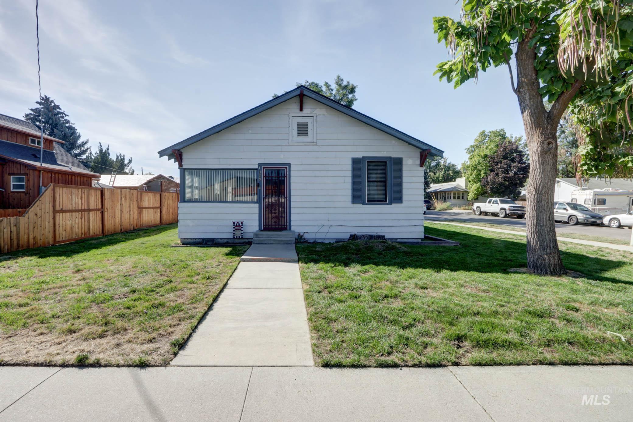 329 W Main St, Emmett, Idaho 83617, 2 Bedrooms, 1 Bathroom, Residential For Sale, Price $285,000,MLS 98924952