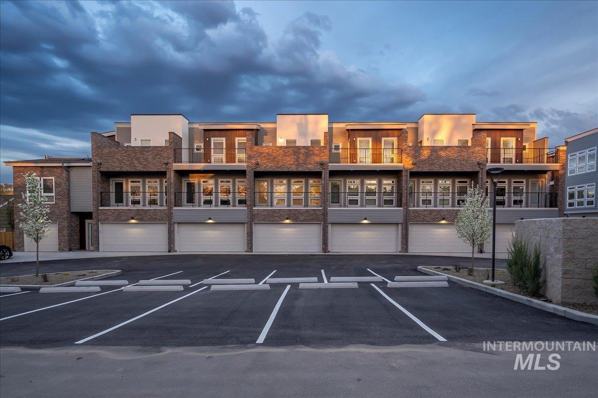 1819 S Vista Ave, Boise, Idaho 83705, 2 Bedrooms, 2.5 Bathrooms, Rental For Rent, Price $2,100, 98924954