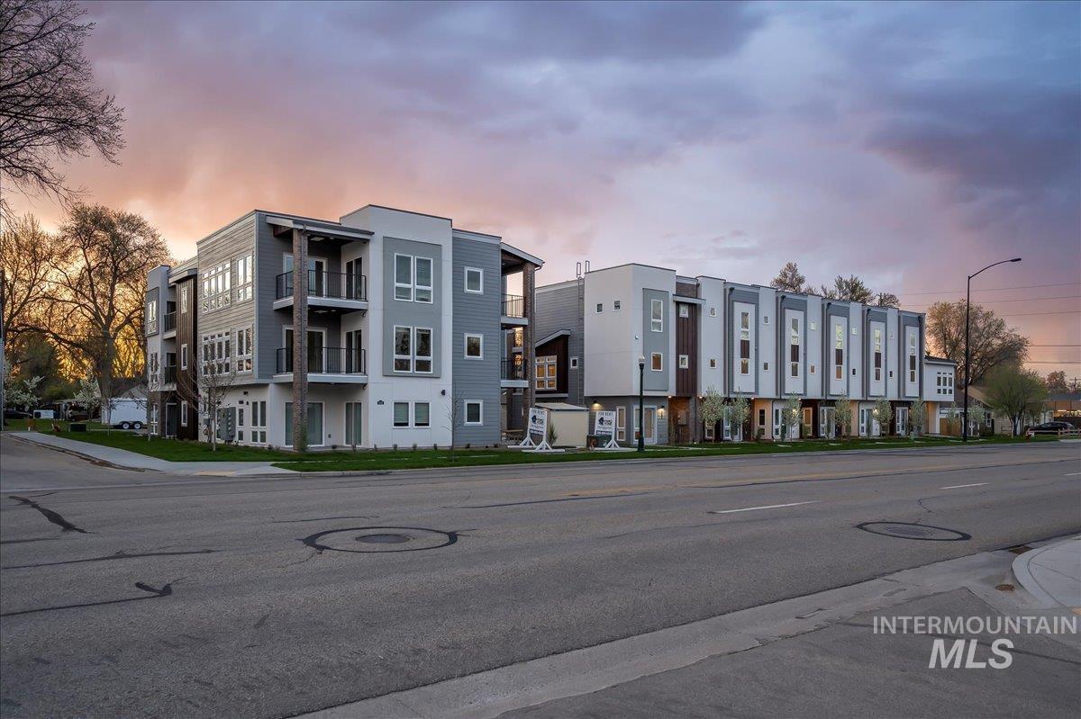 1819 S Vista Ave, Boise, Idaho 83705, 2 Bedrooms, 2.5 Bathrooms, Rental For Rent, Price $2,100, 98924954