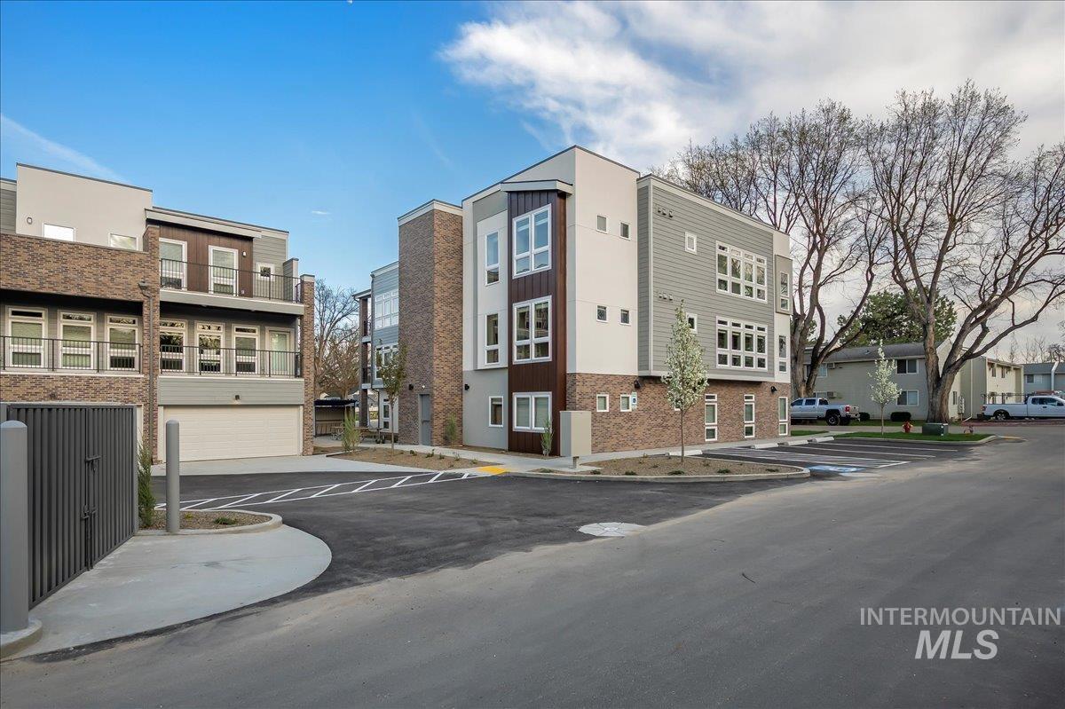 1819 S Vista Ave, Boise, Idaho 83705, 2 Bedrooms, 2.5 Bathrooms, Rental For Rent, Price $2,100, 98924954